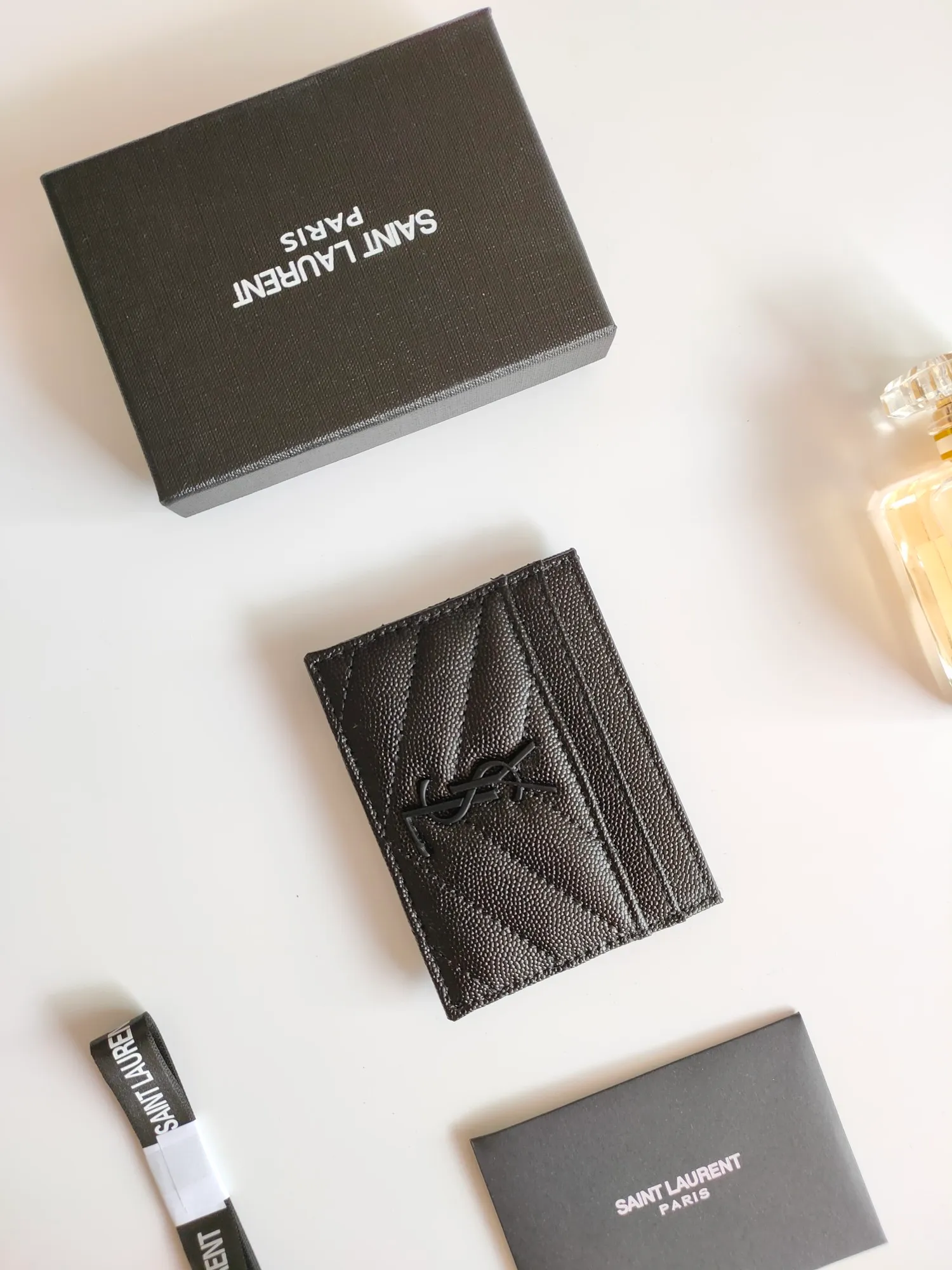 💰90 Yves Saint Laurent new product shipped👉Genuine pickup bag, cowhide ball pattern🎀Sheep pattern microfiber lining, jacquard stitching genuine leather credit card holder, metal interlocking YSL logo original single-pair hardware, replica details😋Style number: 423291😎Dimensions: 10.5×7.5×0.5cm