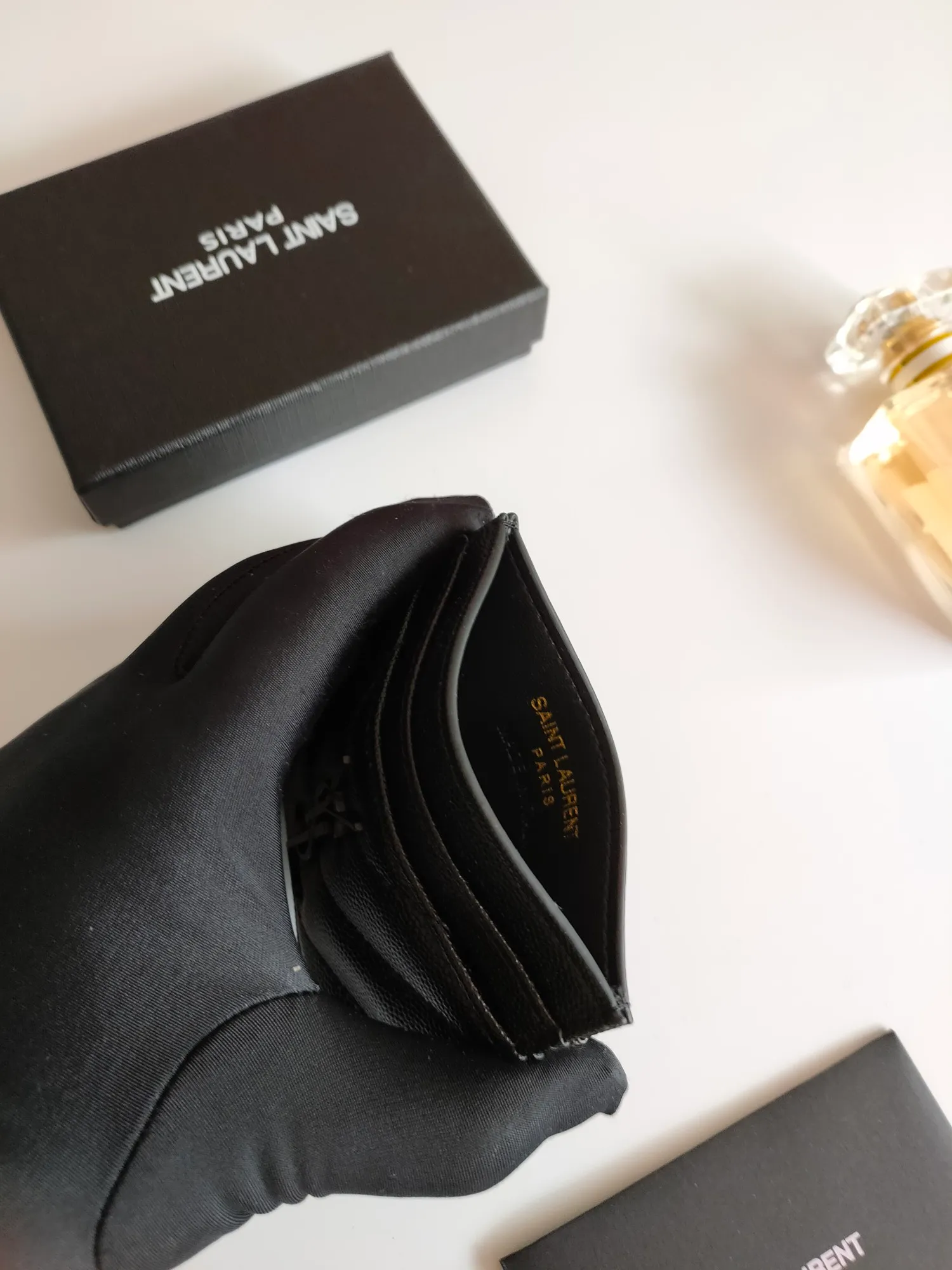 💰90 Yves Saint Laurent new product shipped👉Genuine pickup bag, cowhide ball pattern🎀Sheep pattern microfiber lining, jacquard stitching genuine leather credit card holder, metal interlocking YSL logo original single-pair hardware, replica details😋Style number: 423291😎Dimensions: 10.5×7.5×0.5cm