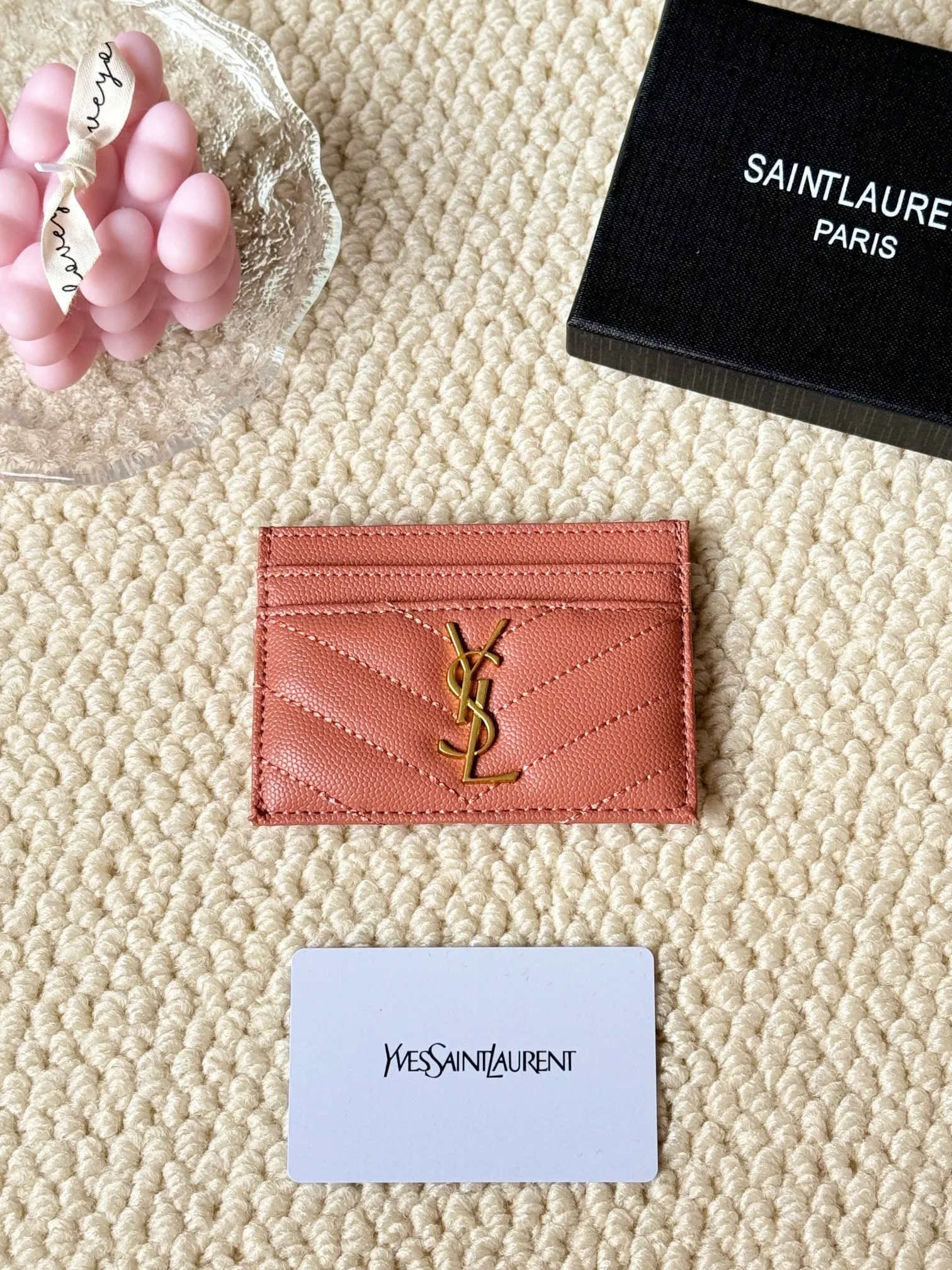 💰100 ysl Yves Saint Laurent's most classic genuine card bag, with sheepskin microfiber lining, jacquard embossed stitching sheepskin credit card holder, metal interlocking YSL logo original single-pair hardware, copied details Style number: 423291 Size: 10.5×7.5×0.5cm
