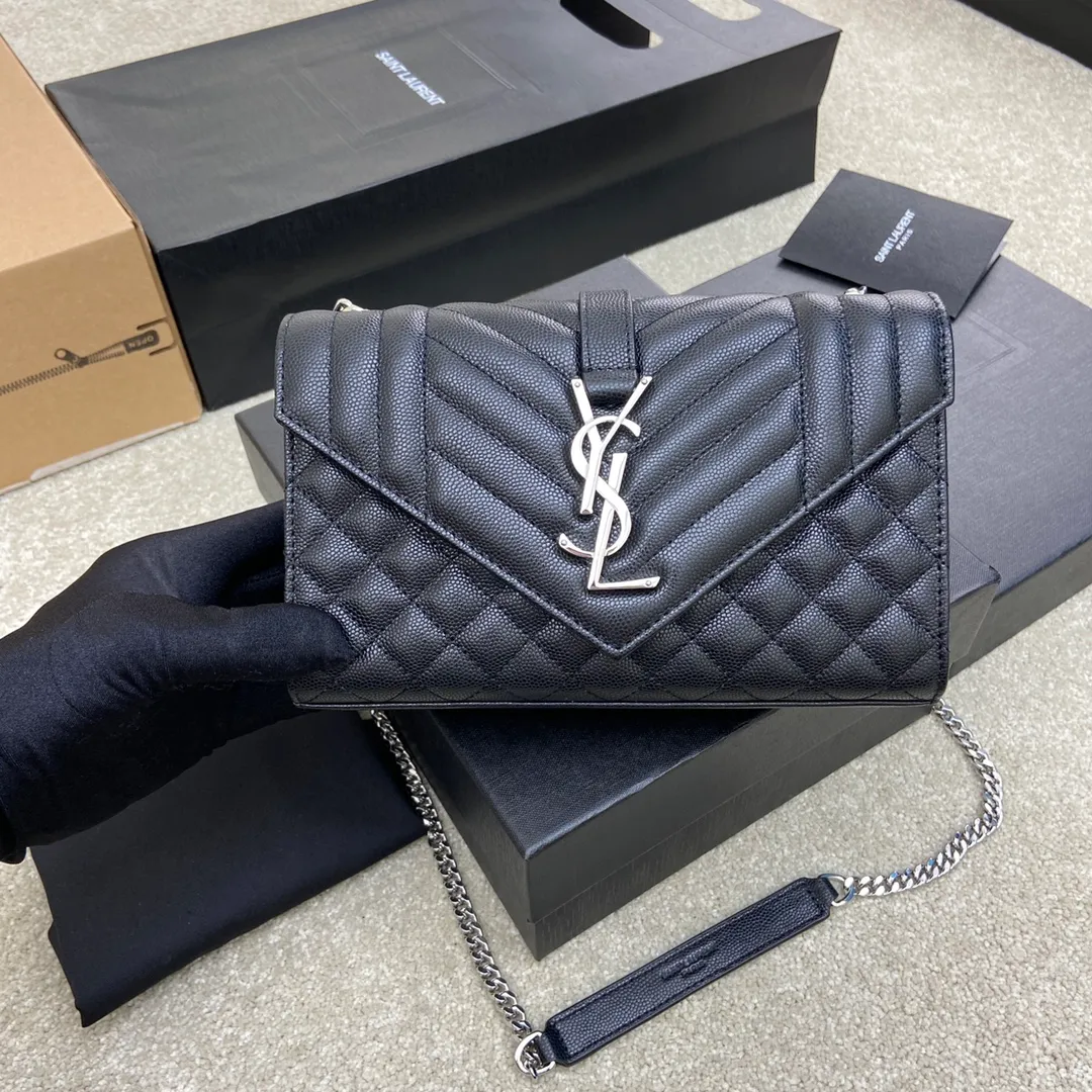 Black ball pattern/silver 🌈The new Envelope small caviar is made of top-grade imported cowhide with pressed caviar pattern, which is stunningly beautiful💋Classic is eternal‼ ️Versatile beyond imagination, elegant and fashionable all in one! The workmanship details are impeccable👍20220680 Model: 600915 [Original leather] Size: 21x13x6cm