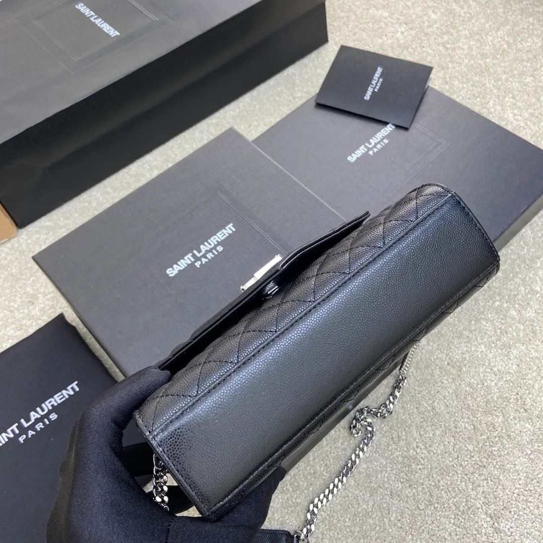 Black ball pattern/silver 🌈The new Envelope small caviar is made of top-grade imported cowhide with pressed caviar pattern, which is stunningly beautiful💋Classic is eternal‼ ️Versatile beyond imagination, elegant and fashionable all in one! The workmanship details are impeccable👍20220680 Model: 600915 [Original leather] Size: 21x13x6cm