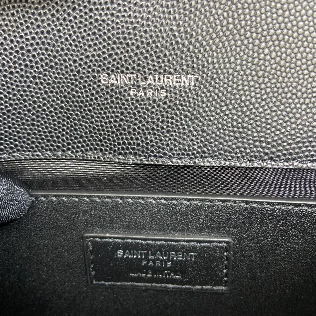 Black ball pattern/silver 🌈The new Envelope small caviar is made of top-grade imported cowhide with pressed caviar pattern, which is stunningly beautiful💋Classic is eternal‼ ️Versatile beyond imagination, elegant and fashionable all in one! The workmanship details are impeccable👍20220680 Model: 600915 [Original leather] Size: 21x13x6cm
