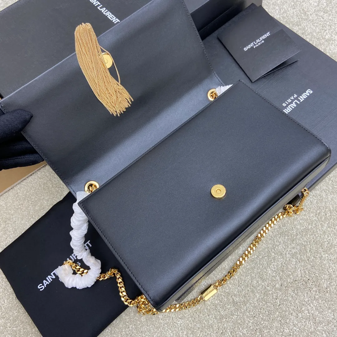 💰1300 South African black leather/gold [original leather] 🌈Y’s most classic style Kate crocodile pattern chain crossbody bag! A versatile style that is a must-have in every girl’s wardrobe! High-quality original crocodile-embossed cowhide, wear-resistant and scratch-resistant, no need to take special care of it💫Believe me, kate is definitely an eternal classic. No one can say that they are fashionable without a Y family tassel bag👍20210650 Model: 377829 Size: 24*14.5*5.5cm