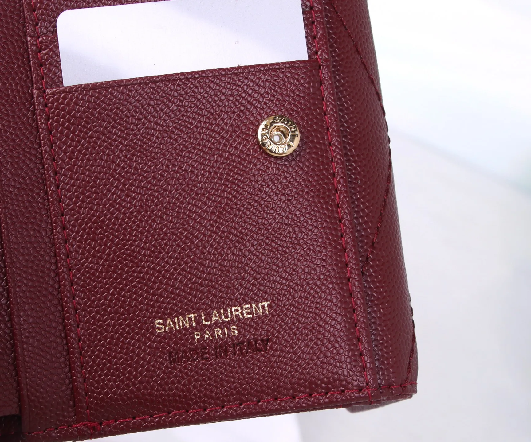 P170 Style No.: 802 Brand: Saint Laurent Color: Black Maroon Size: 11*10*2 Description: The 2021 YSL counter autumn and winter new styles are now available! Made of genuine leather with tuna pattern, the workmanship is exquisite, comparable to that of the counters! Multifunctional small wallet, super practical!