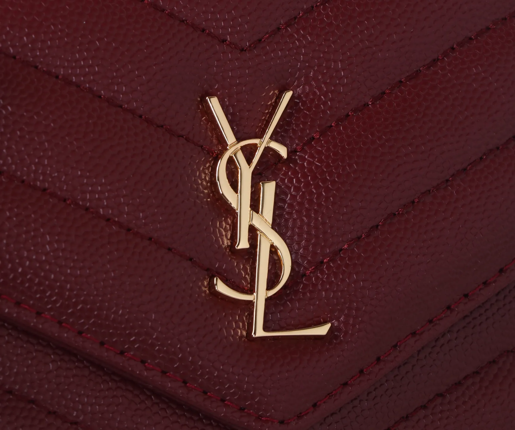 P170 Style No.: 802 Brand: Saint Laurent Color: Black Maroon Size: 11*10*2 Description: The 2021 YSL counter autumn and winter new styles are now available! Made of genuine leather with tuna pattern, the workmanship is exquisite, comparable to that of the counters! Multifunctional small wallet, super practical!