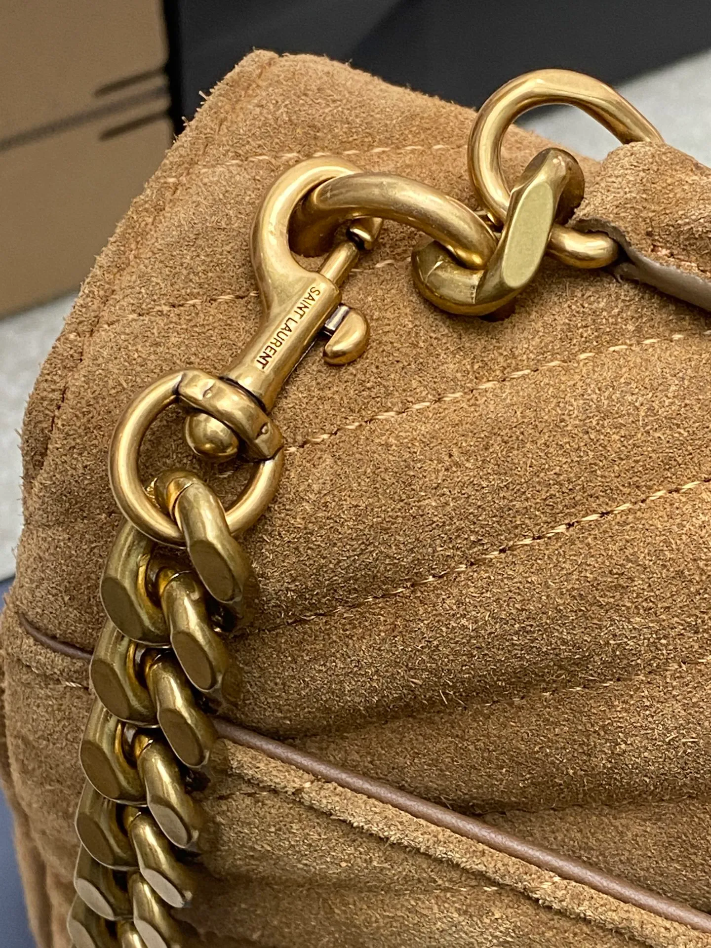 Caramel frosted/antique gold 🌈YLS classic brown frosted leather messenger bag, gold hardware, this medium handbag is practical and beautiful! Made of original deerskin leather imported from Europe, it feels super good 👍With metal chain, genuine leather detachable shoulder strap✨202500750 Model: 392737 [original leather] Size: 24x17x6.5cm