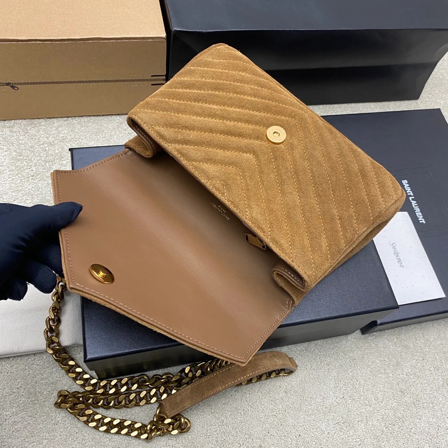 Caramel frosted/antique gold 🌈YLS classic brown frosted leather messenger bag, gold hardware, this medium handbag is practical and beautiful! Made of original deerskin leather imported from Europe, it feels super good 👍With metal chain, genuine leather detachable shoulder strap✨202500750 Model: 392737 [original leather] Size: 24x17x6.5cm