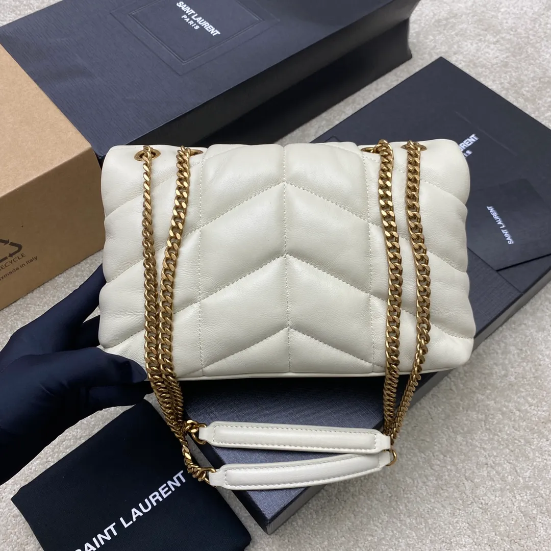 💰1440 Milk white sheepskin/antique gold 🌈𝙇𝙤𝙪𝙇𝙤𝙪 𝙥𝙪𝙛𝙛𝙚𝙧～LOULOU PUFFER new mini double chain quilted lambskin bag, super popular style counter, the latest mini size! Made of original ZP leather, it feels soft and delicate, and it is as cute as a marshmallow when you take it out! The bag has an inner zippered pocket for mobile phones and valuables, and a card slot for cards. Apart from this, there are no extra inner pockets. Although it is small, it has all the essentials and can be used as you like👍20230720 Model: 759337 [original leather] Size: 23x15.5x5.8cm