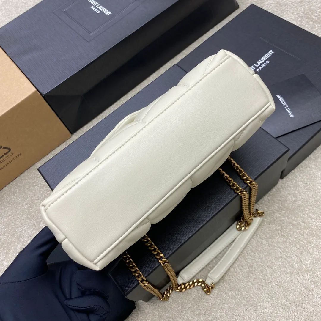 💰1440 Milk white sheepskin/antique gold 🌈𝙇𝙤𝙪𝙇𝙤𝙪 𝙥𝙪𝙛𝙛𝙚𝙧～LOULOU PUFFER new mini double chain quilted lambskin bag, super popular style counter, the latest mini size! Made of original ZP leather, it feels soft and delicate, and it is as cute as a marshmallow when you take it out! The bag has an inner zippered pocket for mobile phones and valuables, and a card slot for cards. Apart from this, there are no extra inner pockets. Although it is small, it has all the essentials and can be used as you like👍20230720 Model: 759337 [original leather] Size: 23x15.5x5.8cm