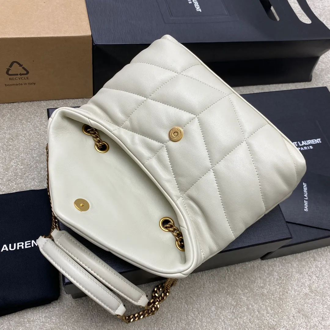 💰1440 Milk white sheepskin/antique gold 🌈𝙇𝙤𝙪𝙇𝙤𝙪 𝙥𝙪𝙛𝙛𝙚𝙧～LOULOU PUFFER new mini double chain quilted lambskin bag, super popular style counter, the latest mini size! Made of original ZP leather, it feels soft and delicate, and it is as cute as a marshmallow when you take it out! The bag has an inner zippered pocket for mobile phones and valuables, and a card slot for cards. Apart from this, there are no extra inner pockets. Although it is small, it has all the essentials and can be used as you like👍20230720 Model: 759337 [original leather] Size: 23x15.5x5.8cm