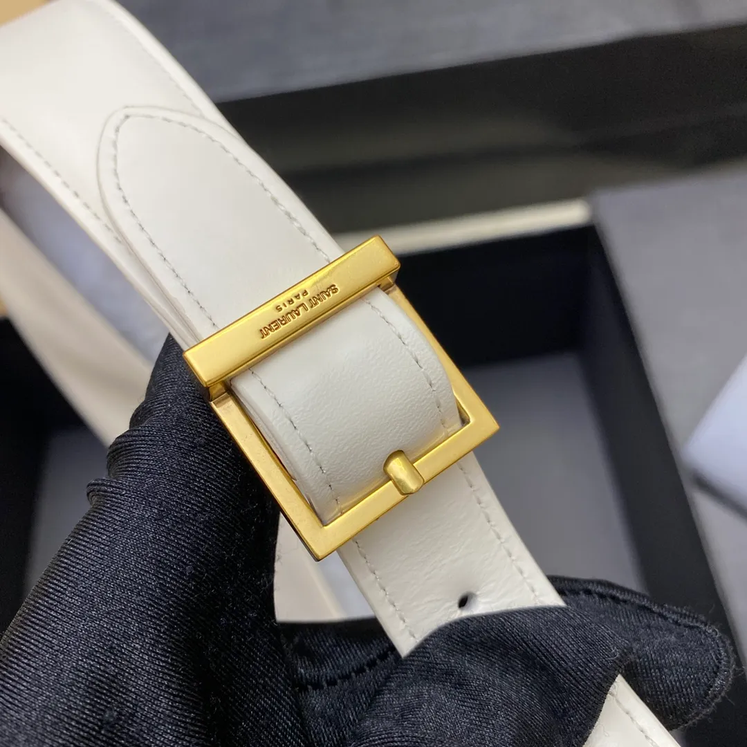 Milky white plain/gold buckle 🌈2022 spring and summer new armpit bag 🔥One of this year's treasure bags 👍Minimalist shape + metal logo buckle opening and closing design Adjustable shoulder strap Simple, beautiful and high-end feel The bag is light and easy to match The wife is so beautiful✨The bag has sufficient capacity💋20220680 Model: 657228 [Original leather] Size: 24.5*14*6cm