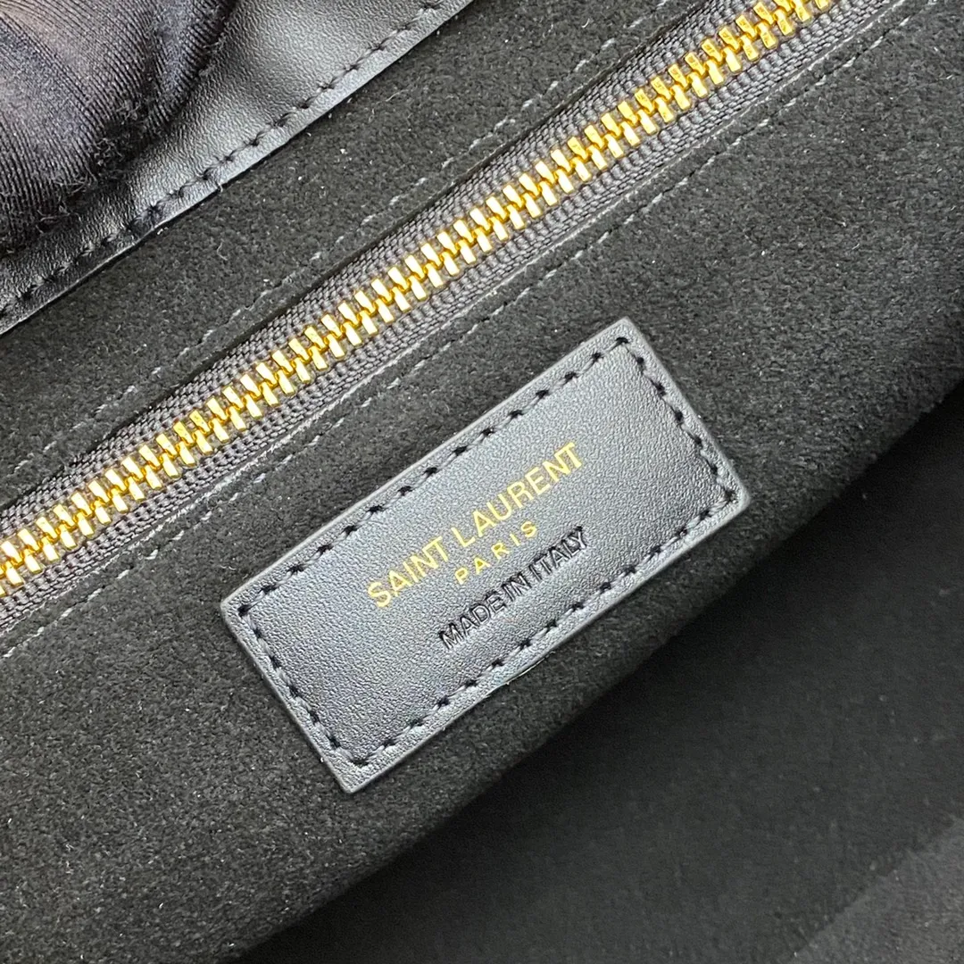 Matte black/gold buckle 🌈2023 new color armpit bag hobo bag! One of this year’s treasure bags👍Minimalist shape + metal logo buckle opening and closing design Adjustable shoulder straps Simple, beautiful and high-end feeling The bag is light and easy to match The wife is so beautiful l The bag has sufficient capacity💋20210680 Model: 657228 [Original leather] Size: 24.5*14*6cm