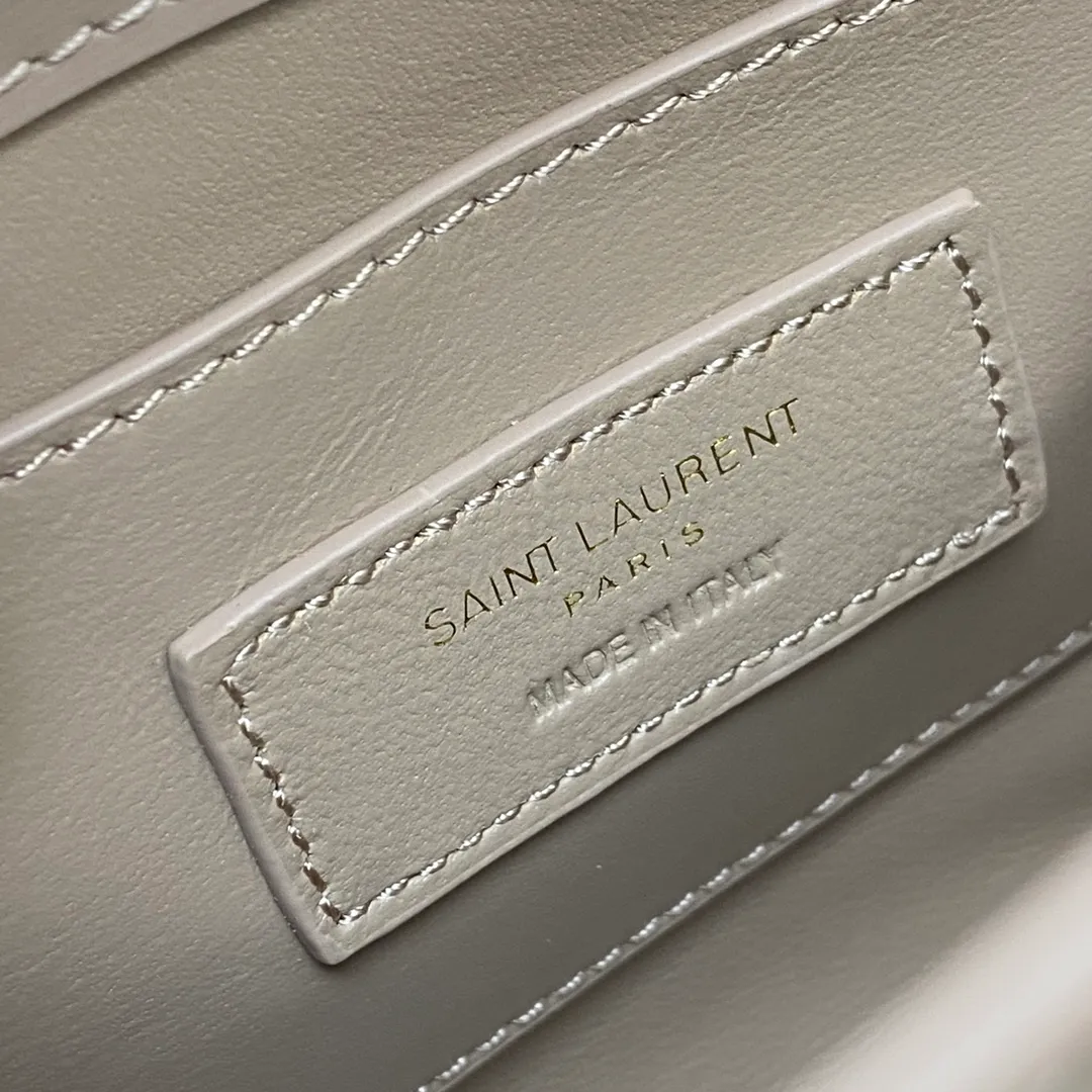 💰1520 Nude Pink Pattern/Gold 🌈The latest 2023 mini extended shoulder strap clamshell Manhattan stick bag, which has changed the previous classic logo; replaced by a low-key and simple design style, with a retro flavor; a combination of business + leisure; in summary, it is versatile! It can be carried by hand, shouldered or cross-body! The shoulder straps can be adjusted; one bag can be used for multiple purposes; both good looks and strength coexist; the crocodile pattern gives a more high-end feel; it is full of aura when worn on the back! 20230760 Model: 727766 [original leather] Size: 19x14x4cm