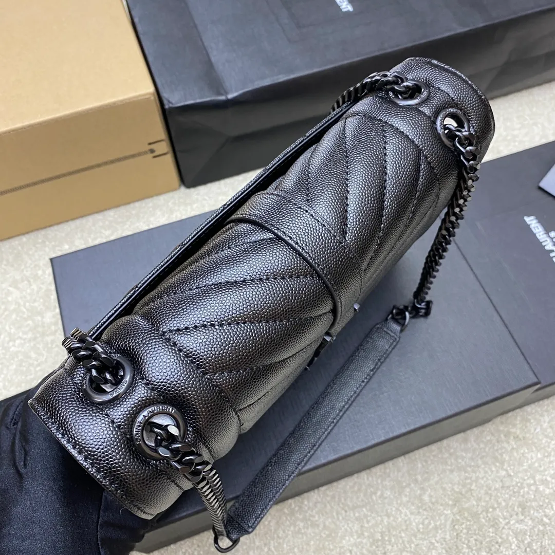 Black ball pattern/black chain 🌈𝑬𝒏𝒗𝒆𝒍𝒐𝒑𝒆 medium grain embossed quilted genuine leather envelope bag, classic is eternal, the sky-high V pattern and rhombus caviar pattern, Italian original cowhide with eye-catching Y family logo, stylish and stylish all in one! One chain and three backs, single chain cross-body, double chain single back, single chain single back are all perfect🤗Little fairies of different heights, there is always a way to carry it that suits you❤️20230750 Model: 392739 [original leather] Size: 24x17.5x6cm