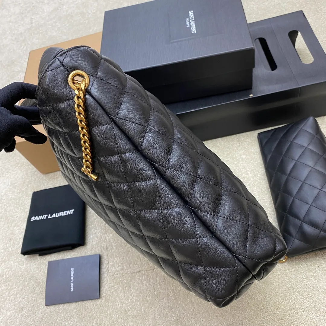 Black Sheepskin/Gold [Small Black] 🌈22 New ICARE Tote Bag Shopping Bag🔥The ICARE Tote Bag that is popular all over the Internet, "Free and hot, comfortable and comfortable, elegance is you, and casualness is also you"——Saint Laurent 22 spring and summer new tote bag, retro diamond lattice and precision detail craftsmanship, ICARE has also achieved true refinement in the details! As the latest style, ICARE can definitely show different effects in the bag regardless of the appearance, material and practicality. It can be used by both men and women. The oversized logo design, the letter surface is shaped, has a sculptural sense and artistic style, it is very eye-catching, so cool, so cool. It surprised me! 202201100 Model: 698652 [original leather] Size: Top 52x Bottom 34x Height 36x Width 8cm ⚠️This size does not come with packaging