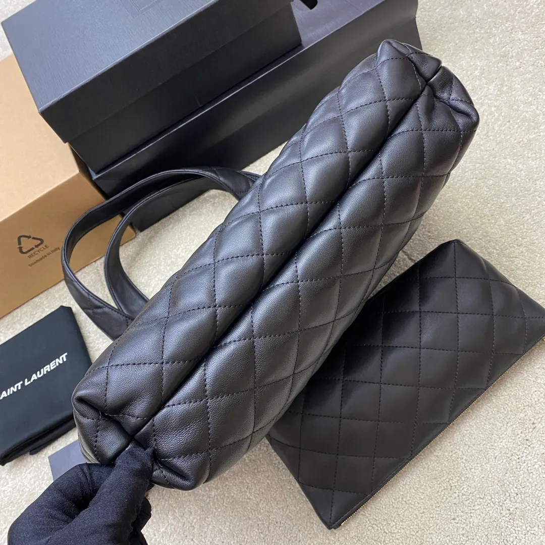 Black Sheepskin/Gold [Small Black] 🌈22 New ICARE Tote Bag Shopping Bag🔥The ICARE Tote Bag that is popular all over the Internet, "Free and hot, comfortable and comfortable, elegance is you, and casualness is also you"——Saint Laurent 22 spring and summer new tote bag, retro diamond lattice and precision detail craftsmanship, ICARE has also achieved true refinement in the details! As the latest style, ICARE can definitely show different effects in the bag regardless of the appearance, material and practicality. It can be used by both men and women. The oversized logo design, the letter surface is shaped, has a sculptural sense and artistic style, it is very eye-catching, so cool, so cool. It surprised me! 202201100 Model: 698652 [original leather] Size: Top 52x Bottom 34x Height 36x Width 8cm ⚠️This size does not come with packaging