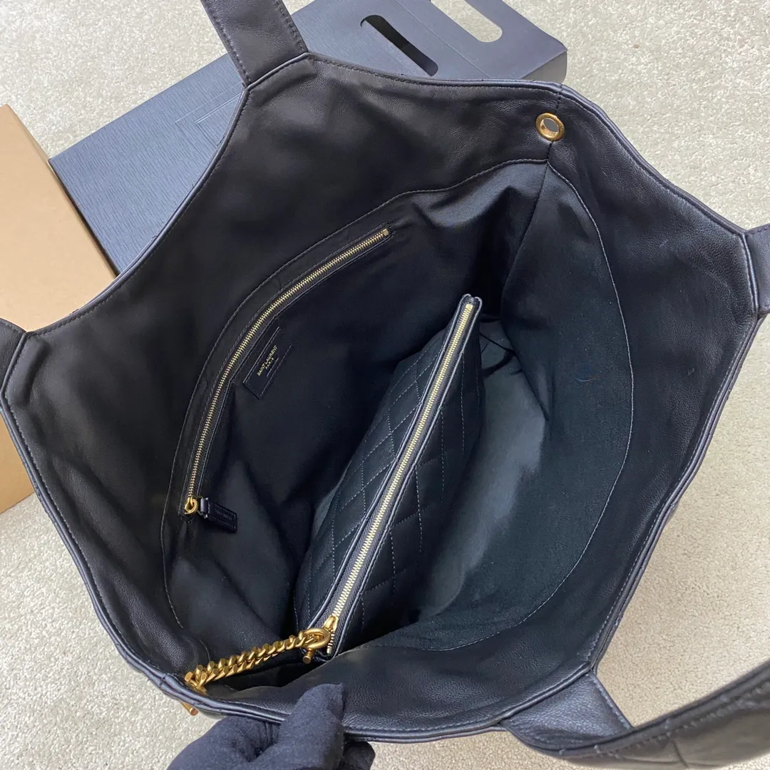 Black Sheepskin/Gold [Small Black] 🌈22 New ICARE Tote Bag Shopping Bag🔥The ICARE Tote Bag that is popular all over the Internet, "Free and hot, comfortable and comfortable, elegance is you, and casualness is also you"——Saint Laurent 22 spring and summer new tote bag, retro diamond lattice and precision detail craftsmanship, ICARE has also achieved true refinement in the details! As the latest style, ICARE can definitely show different effects in the bag regardless of the appearance, material and practicality. It can be used by both men and women. The oversized logo design, the letter surface is shaped, has a sculptural sense and artistic style, it is very eye-catching, so cool, so cool. It surprised me! 202201100 Model: 698652 [original leather] Size: Top 52x Bottom 34x Height 36x Width 8cm ⚠️This size does not come with packaging