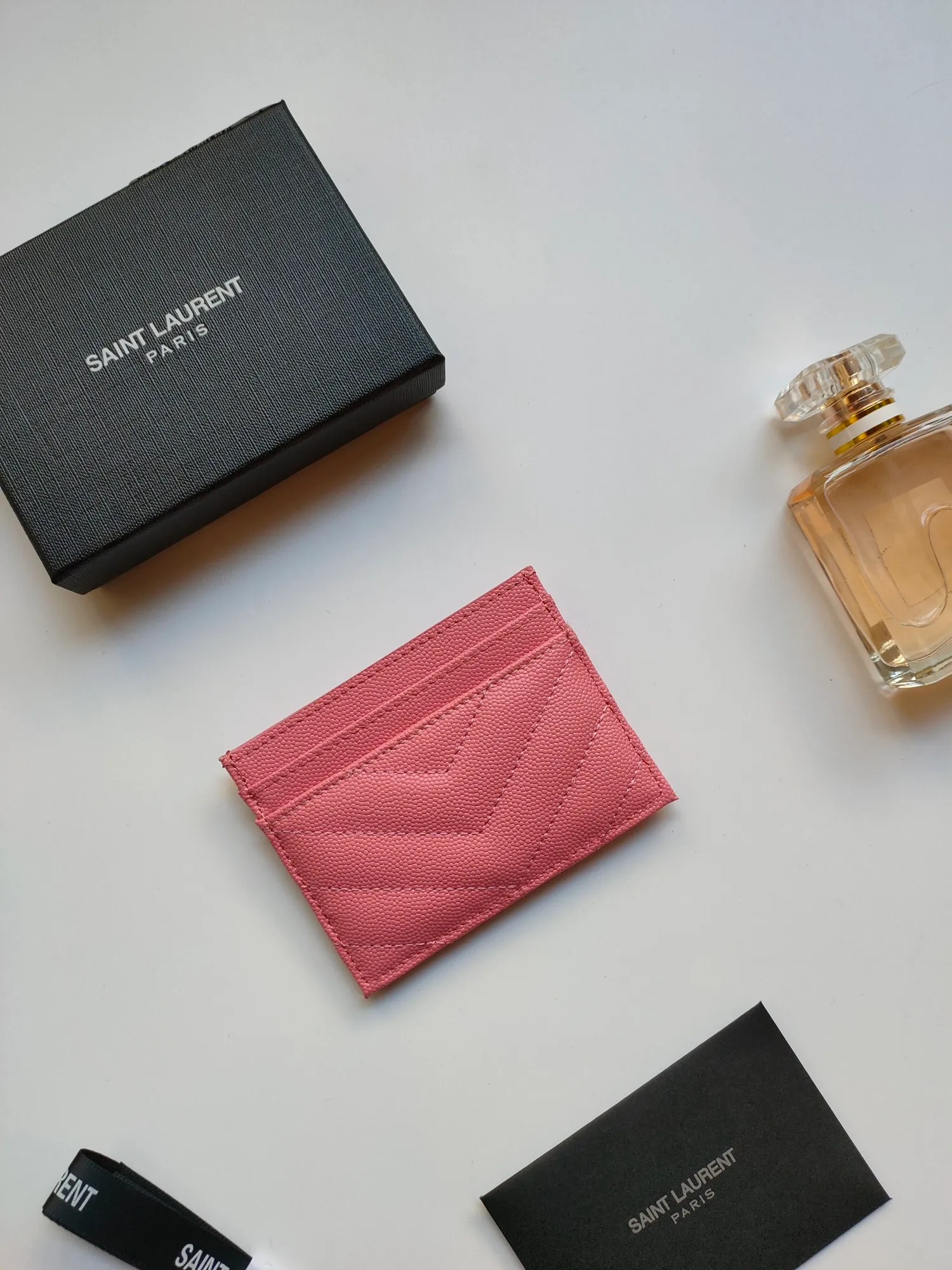 💰110 Yves Saint Laurent new arrivals👉Genuine pickup bag, 🎀Sheep pattern microfiber lining, jacquard embossed stitching sheepskin credit card holder, metal interlocking YSL logo original one-to-one hardware, replicated details😋Style number: 423291😎Size: 10.5×7.5×0.5cm