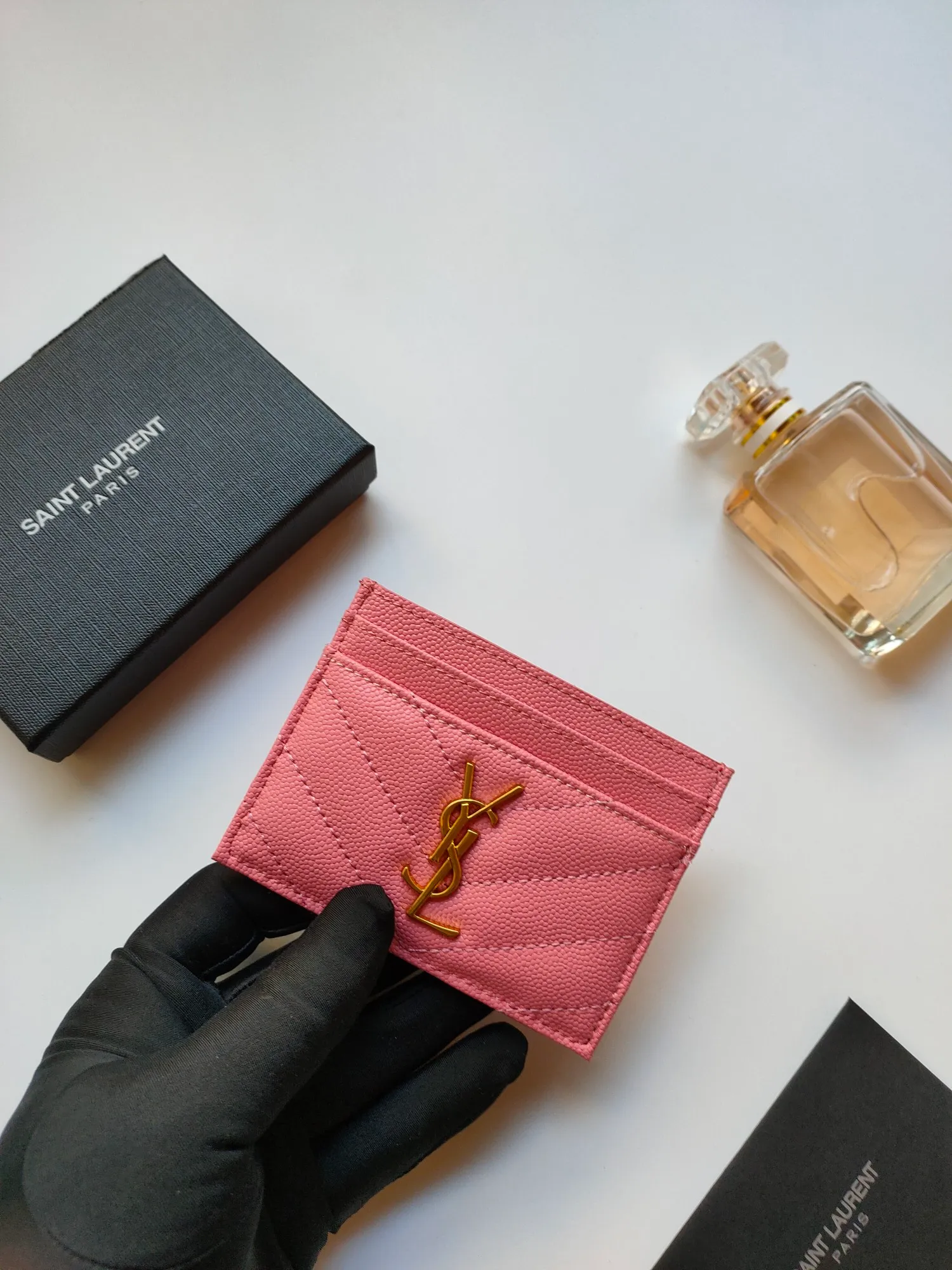 💰110 Yves Saint Laurent new arrivals👉Genuine pickup bag, 🎀Sheep pattern microfiber lining, jacquard embossed stitching sheepskin credit card holder, metal interlocking YSL logo original one-to-one hardware, replicated details😋Style number: 423291😎Size: 10.5×7.5×0.5cm