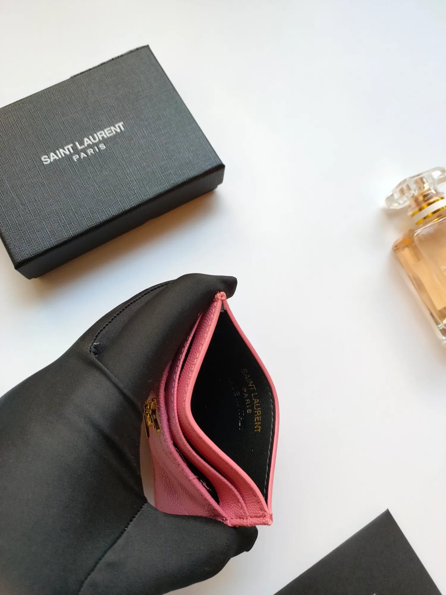 💰110 Yves Saint Laurent new arrivals👉Genuine pickup bag, 🎀Sheep pattern microfiber lining, jacquard embossed stitching sheepskin credit card holder, metal interlocking YSL logo original one-to-one hardware, replicated details😋Style number: 423291😎Size: 10.5×7.5×0.5cm