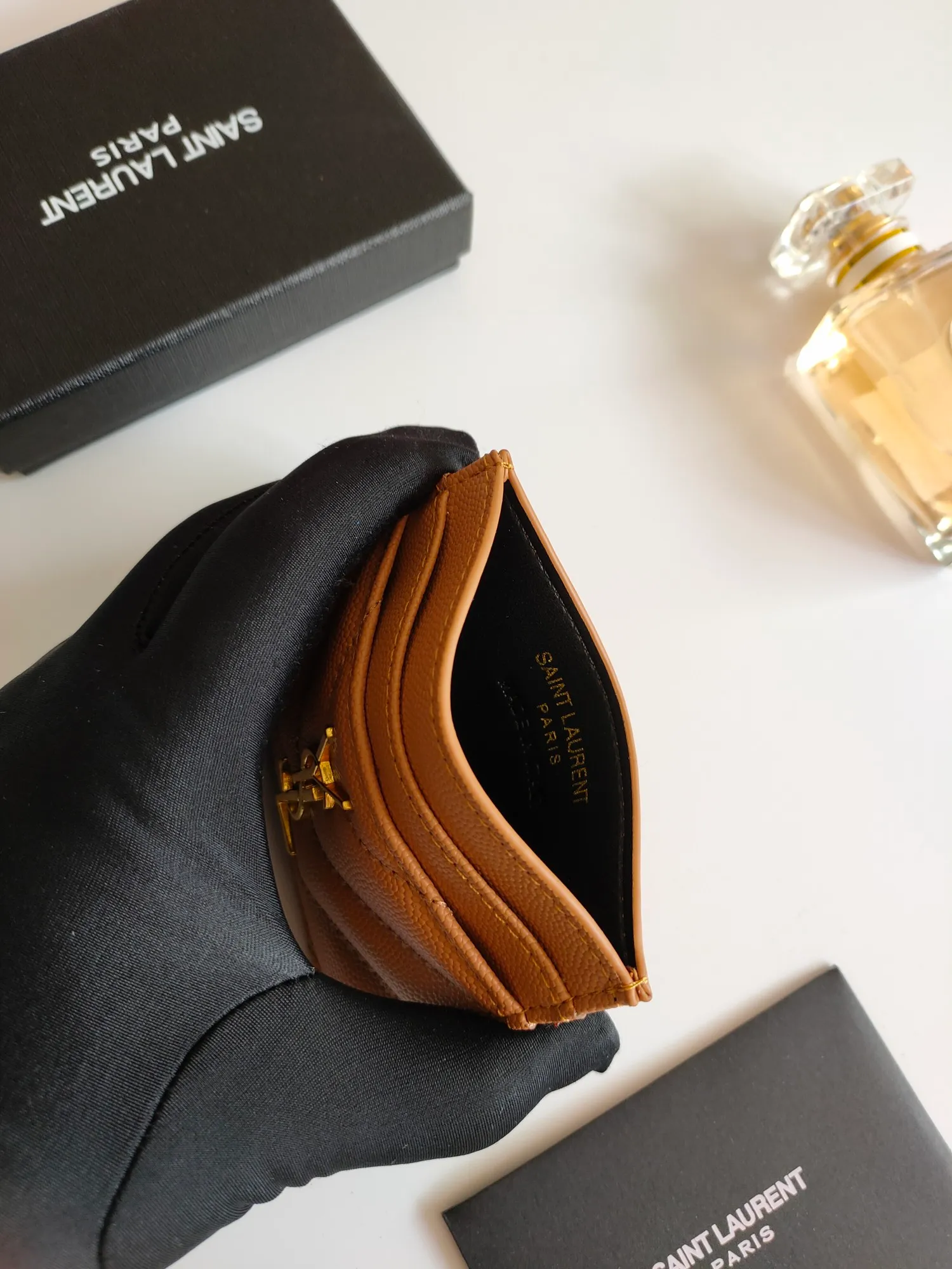 💰110 Yves Saint Laurent new products shipped👉Genuine pickup bag, cowhide ball pattern🎀Sheep pattern microfiber lining, jacquard stitching genuine leather credit card holder, metal interlocking YSL logo original single pair hardware, copy details😋Style number: 423291😎Size: 10.5×7.5×0.5cm