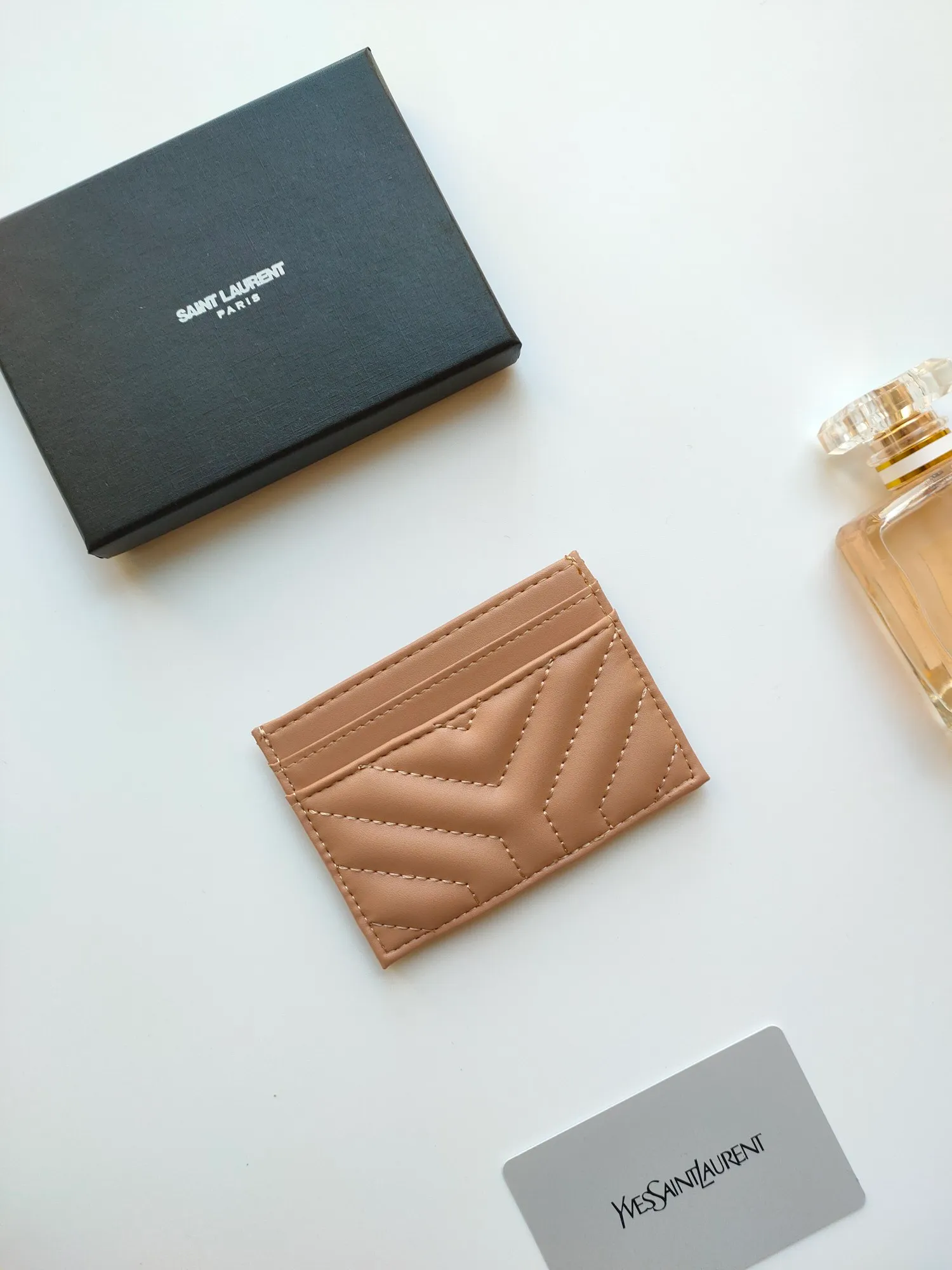 💰90 Yves Saint Laurent new product shipped 👉 Genuine pickup bag 🎀 Jacquard embossed stitching cowhide credit card holder, YSL logo hot stamping, copy details 😋 Style number: 705218 😎 Size: 10.5×7.5cm