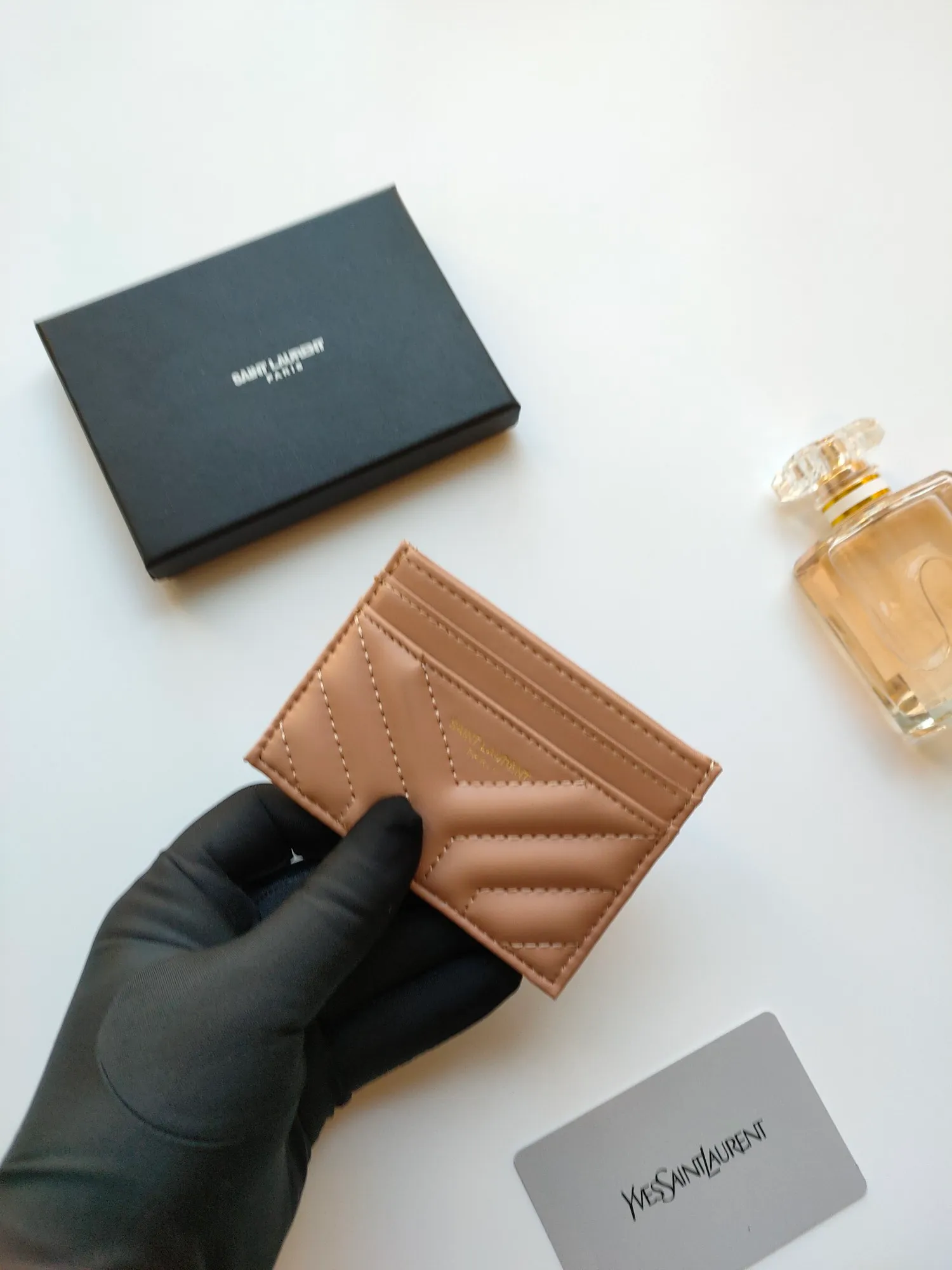 💰90 Yves Saint Laurent new product shipped 👉 Genuine pickup bag 🎀 Jacquard embossed stitching cowhide credit card holder, YSL logo hot stamping, copy details 😋 Style number: 705218 😎 Size: 10.5×7.5cm