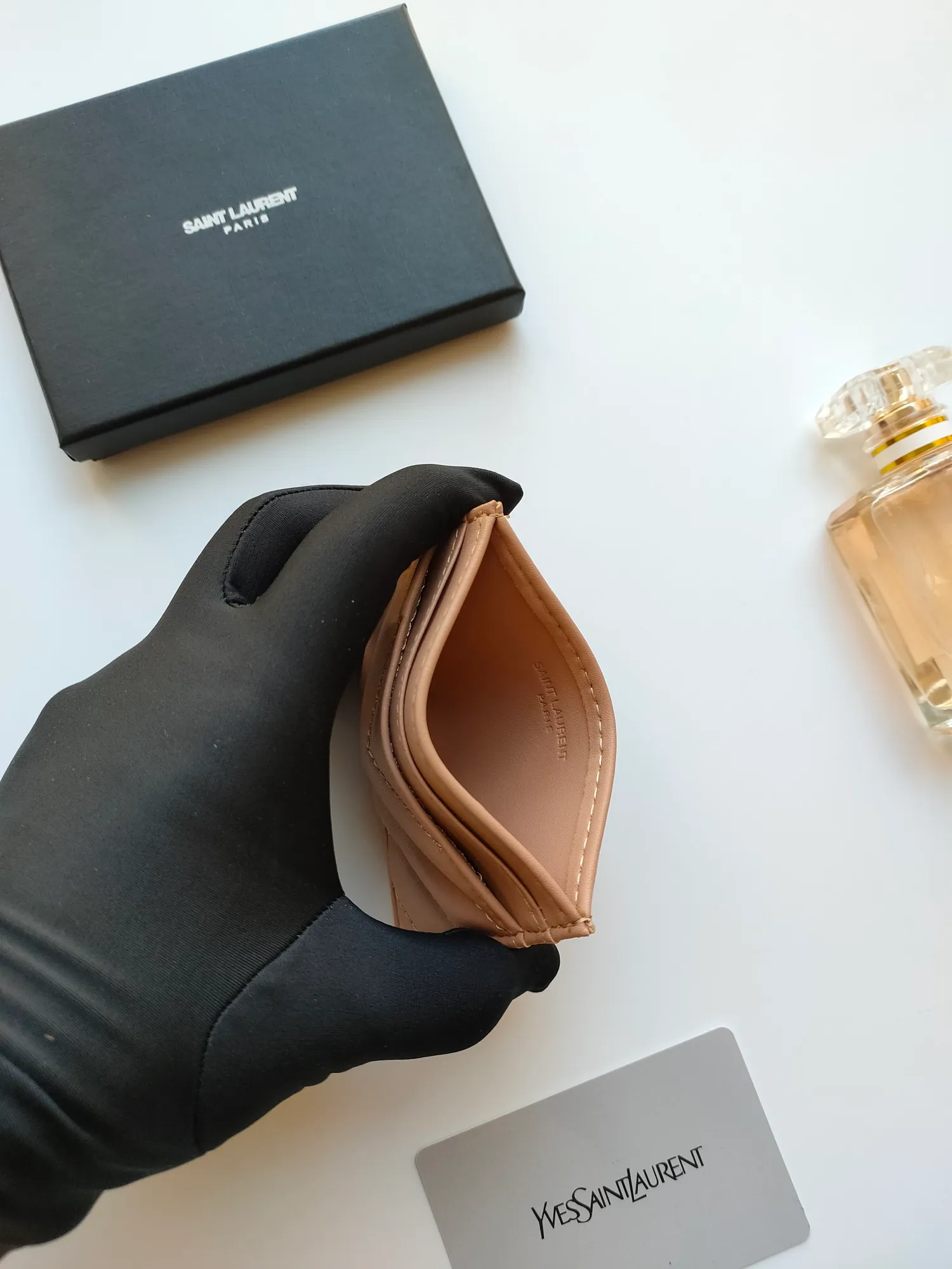 💰90 Yves Saint Laurent new product shipped 👉 Genuine pickup bag 🎀 Jacquard embossed stitching cowhide credit card holder, YSL logo hot stamping, copy details 😋 Style number: 705218 😎 Size: 10.5×7.5cm