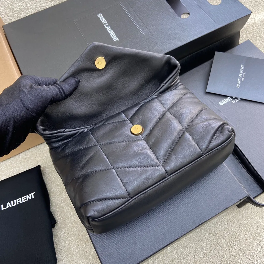 Black sheepskin/antique gold hardware 🌈Super popular LOULOU PUFFER small quilted lambskin bag🐏 Made of original genuine leather, soft and delicate to the touch. The bag has an inner zipper pocket for mobile phones and valuables, and a card slot for cards. In addition, there are no extra inner pockets, small and exquisite 👍20210700 Size: 23*15.5*5.8cm Model: 620333 [original leather]