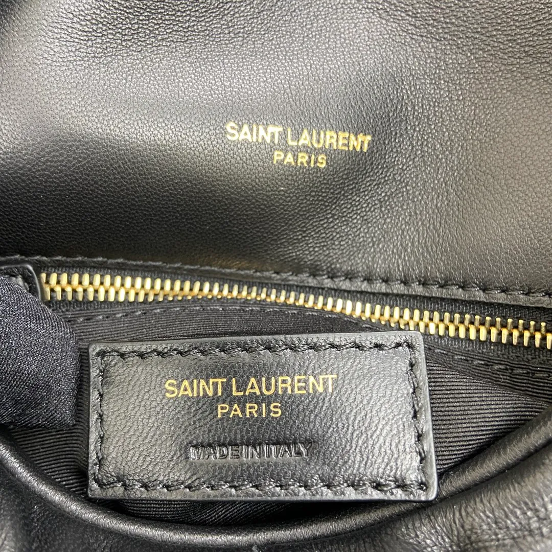 Black sheepskin/antique gold hardware 🌈Super popular LOULOU PUFFER small quilted lambskin bag🐏 Made of original genuine leather, soft and delicate to the touch. The bag has an inner zipper pocket for mobile phones and valuables, and a card slot for cards. In addition, there are no extra inner pockets, small and exquisite 👍20210700 Size: 23*15.5*5.8cm Model: 620333 [original leather]