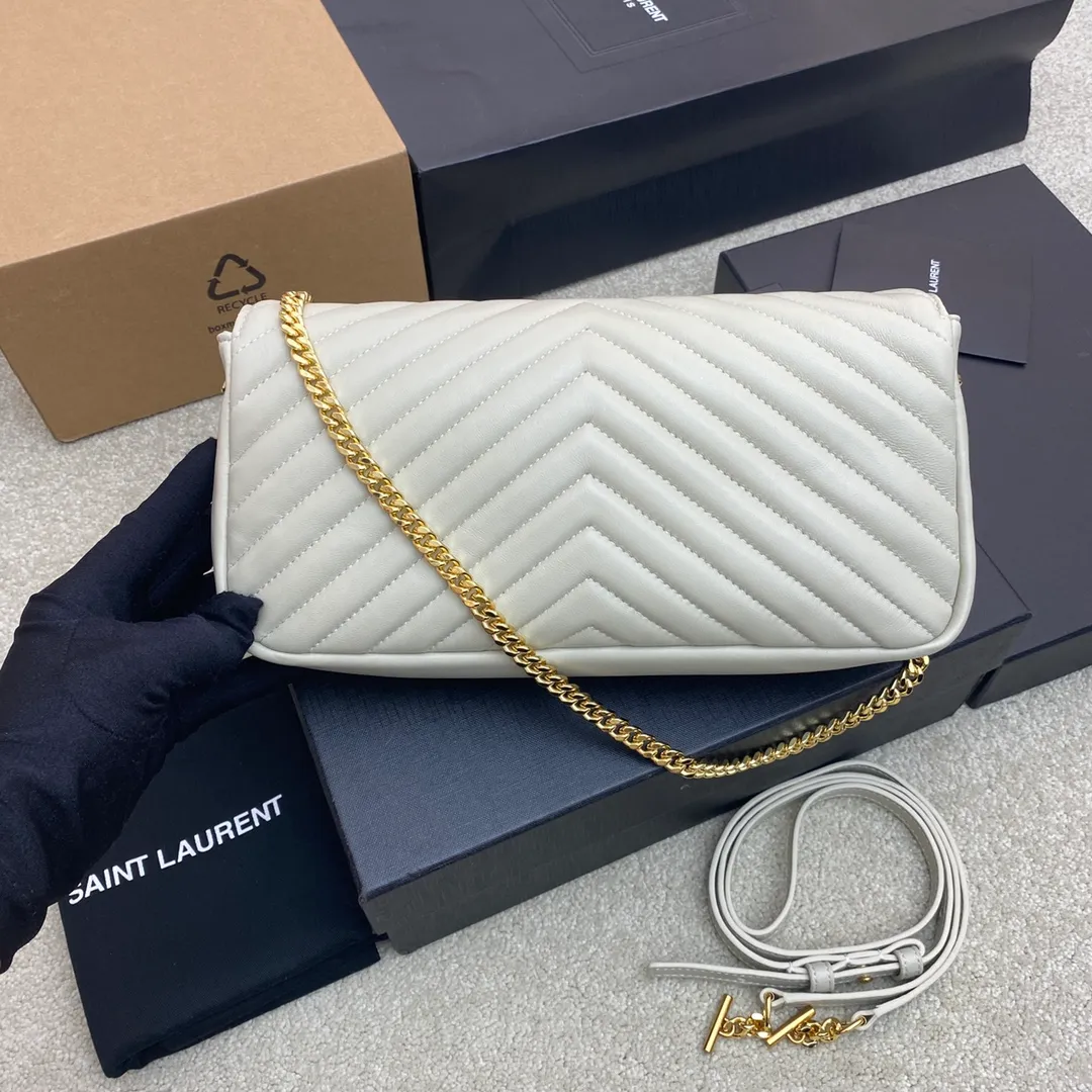 Milk white sheepskin/gold 🌈KATE 99 quilted sheepskin handbag. Speaking of the most popular bags in the past two years, the name of the armpit bag must be included! Carry it with a spaghetti strap. There is a kind of casual French elegance, which makes people think that this girl is very fashionable at first glance, but she is also effortlessly fashionable. There is also a long leather shoulder strap that can be worn interchangeably! One pack for multiple uses👍 Model: 632014 [original leather] Size: 26x13.5x4.5cm🌺🌺🌺6582090