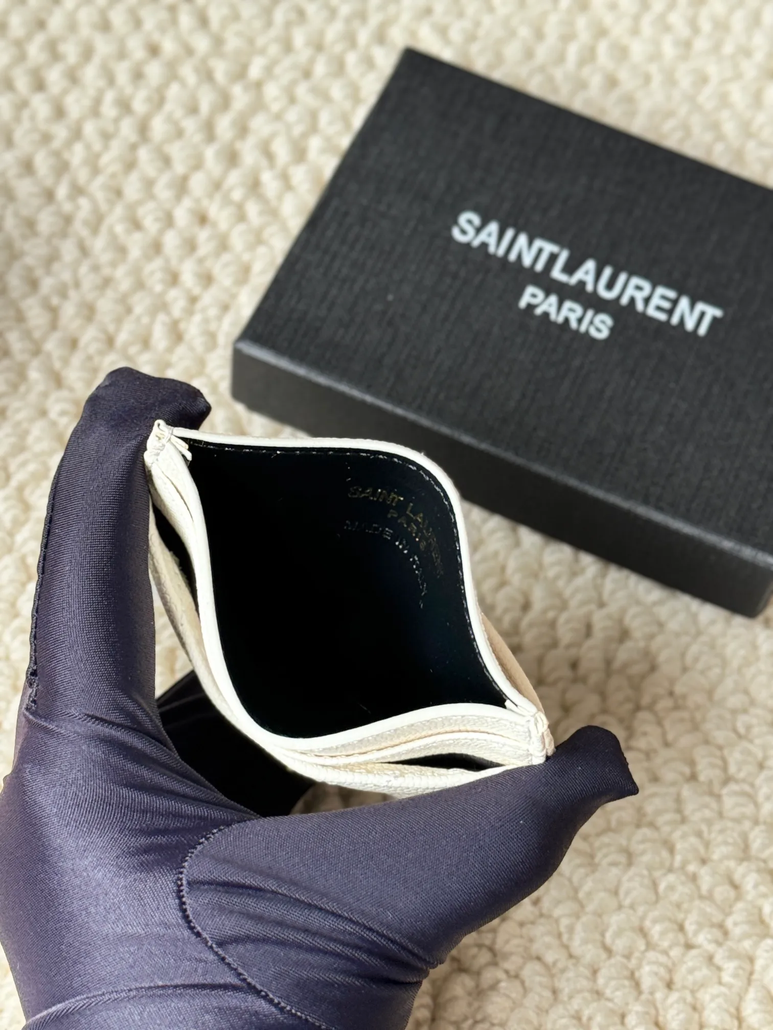 💰100 ysl Yves Saint Laurent's most classic genuine card bag, with sheepskin microfiber lining, jacquard embossed stitching sheepskin credit card holder, metal interlocking YSL logo original single-pair hardware, copied details Style number: 423291 Size: 10.5×7.5×0.5cm