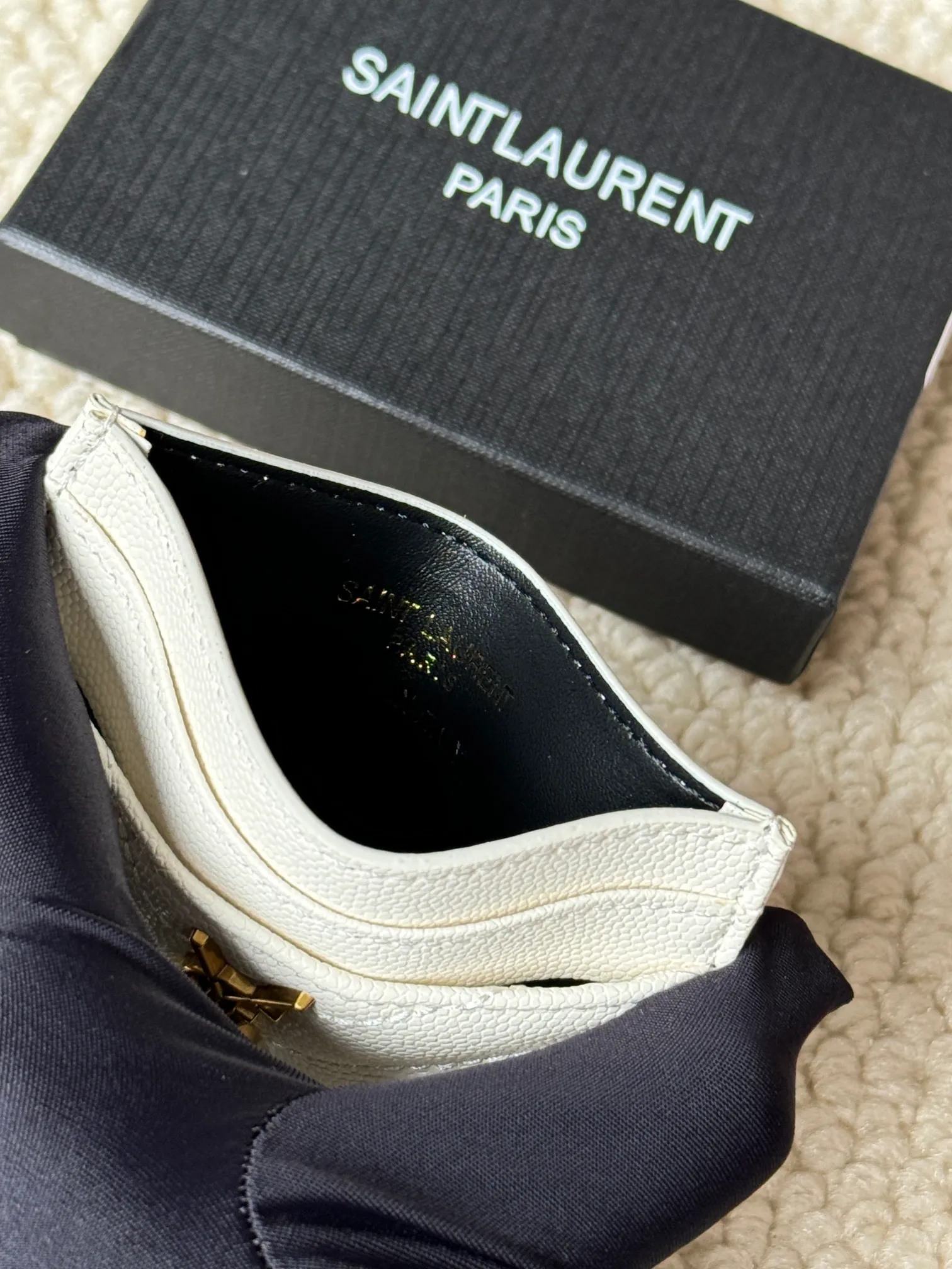 💰100 ysl Yves Saint Laurent's most classic genuine card bag, with sheepskin microfiber lining, jacquard embossed stitching sheepskin credit card holder, metal interlocking YSL logo original single-pair hardware, copied details Style number: 423291 Size: 10.5×7.5×0.5cm