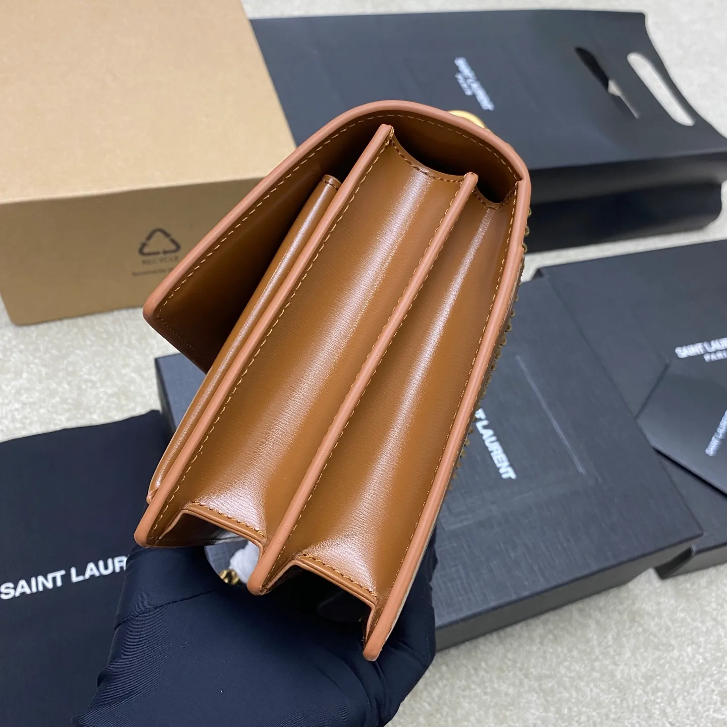 💰1500 caramel toothpick pattern/gold 🌈𝑺𝒖𝒏𝒔𝒆𝒕 𝟮𝟮𝒄𝒎#Classic luxury toothpick pattern sunset bag original leather version! Friends who like toothpick pattern bags cannot miss this one! High-quality genuine leather, genuine mold-making hardware, pursuing every detail, striving to be infinitely close to genuine 👍20250750 Size: 22x8x16cm Model: 442906 [Original leather]