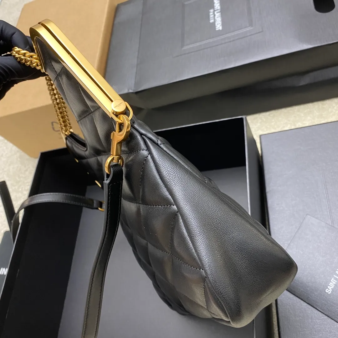 💰1900 black sheepskin/antique gold 🌈2013 new sheepskin metal flap bag, new sheepskin quilted bag full of retro design, two-way zipper F R A M E handbag, with diamond quilting and metal Le CASSANDRE! Features chain top handles, fold-down top and detachable shoulder strap! Sheepskin texture, delicate feel, full of high-end feel! 20230950 Style number: 754001 [original leather] Size: 26x26.5x5
