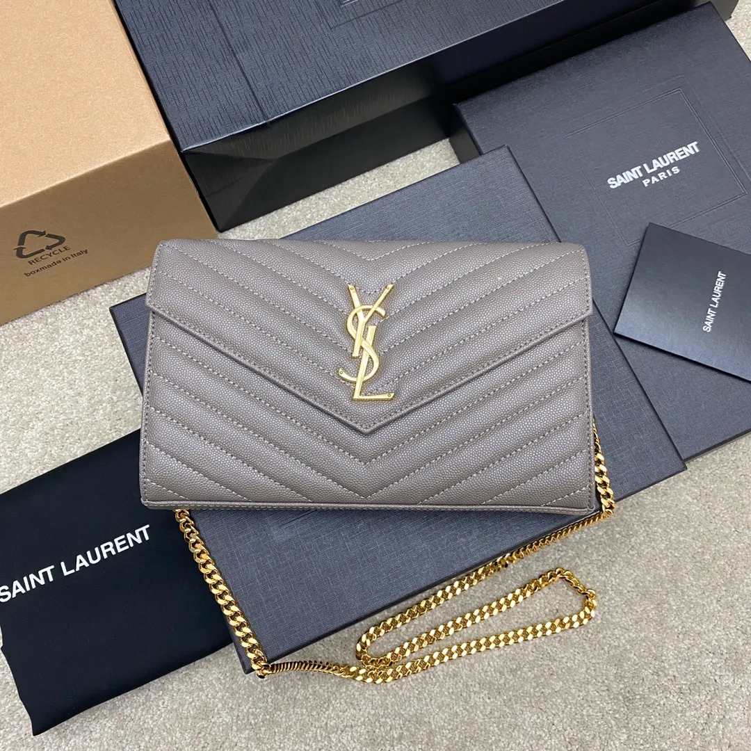 Ball pattern gray/gold buckle 🌈MONOGRAM caviar pattern original leather version envelope bag 👍A super practical small bag, the most classic style 👏100% original cowhide with fine handcrafting; customized metal Y family logo highlights personality; flip-top design ensures safety of use; small bag has large capacity, with 20 card slots, two banknote compartments, two central compartments, and an inner zipper bag to hold everything‼ ️20210630 Model: 360452 [original leather] Size: 22.5*14*4cm