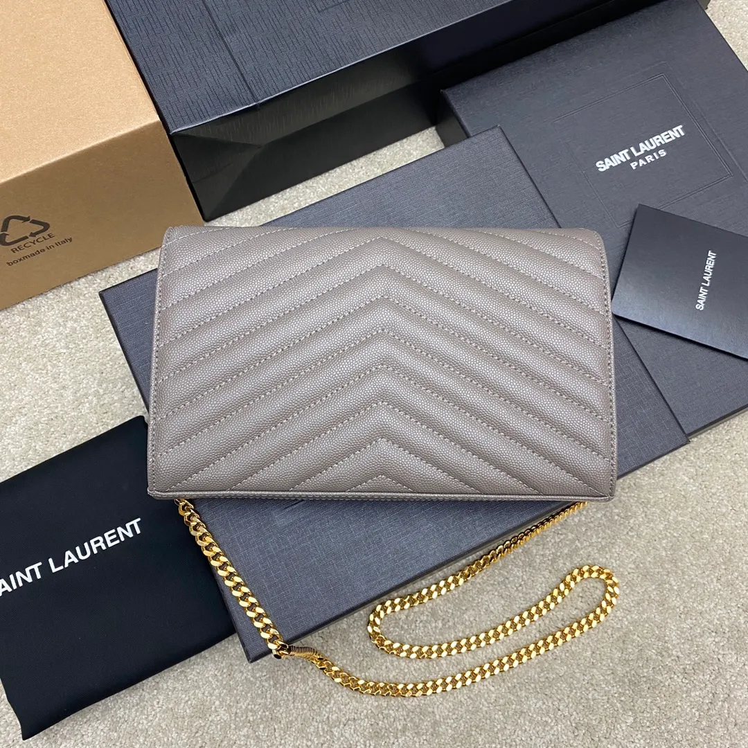 Ball pattern gray/gold buckle 🌈MONOGRAM caviar pattern original leather version envelope bag 👍A super practical small bag, the most classic style 👏100% original cowhide with fine handcrafting; customized metal Y family logo highlights personality; flip-top design ensures safety of use; small bag has large capacity, with 20 card slots, two banknote compartments, two central compartments, and an inner zipper bag to hold everything‼ ️20210630 Model: 360452 [original leather] Size: 22.5*14*4cm