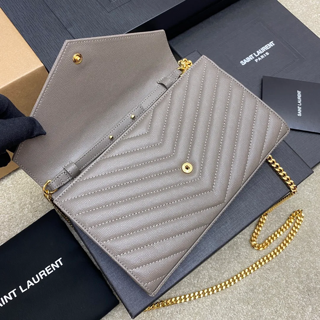 Ball pattern gray/gold buckle 🌈MONOGRAM caviar pattern original leather version envelope bag 👍A super practical small bag, the most classic style 👏100% original cowhide with fine handcrafting; customized metal Y family logo highlights personality; flip-top design ensures safety of use; small bag has large capacity, with 20 card slots, two banknote compartments, two central compartments, and an inner zipper bag to hold everything‼ ️20210630 Model: 360452 [original leather] Size: 22.5*14*4cm