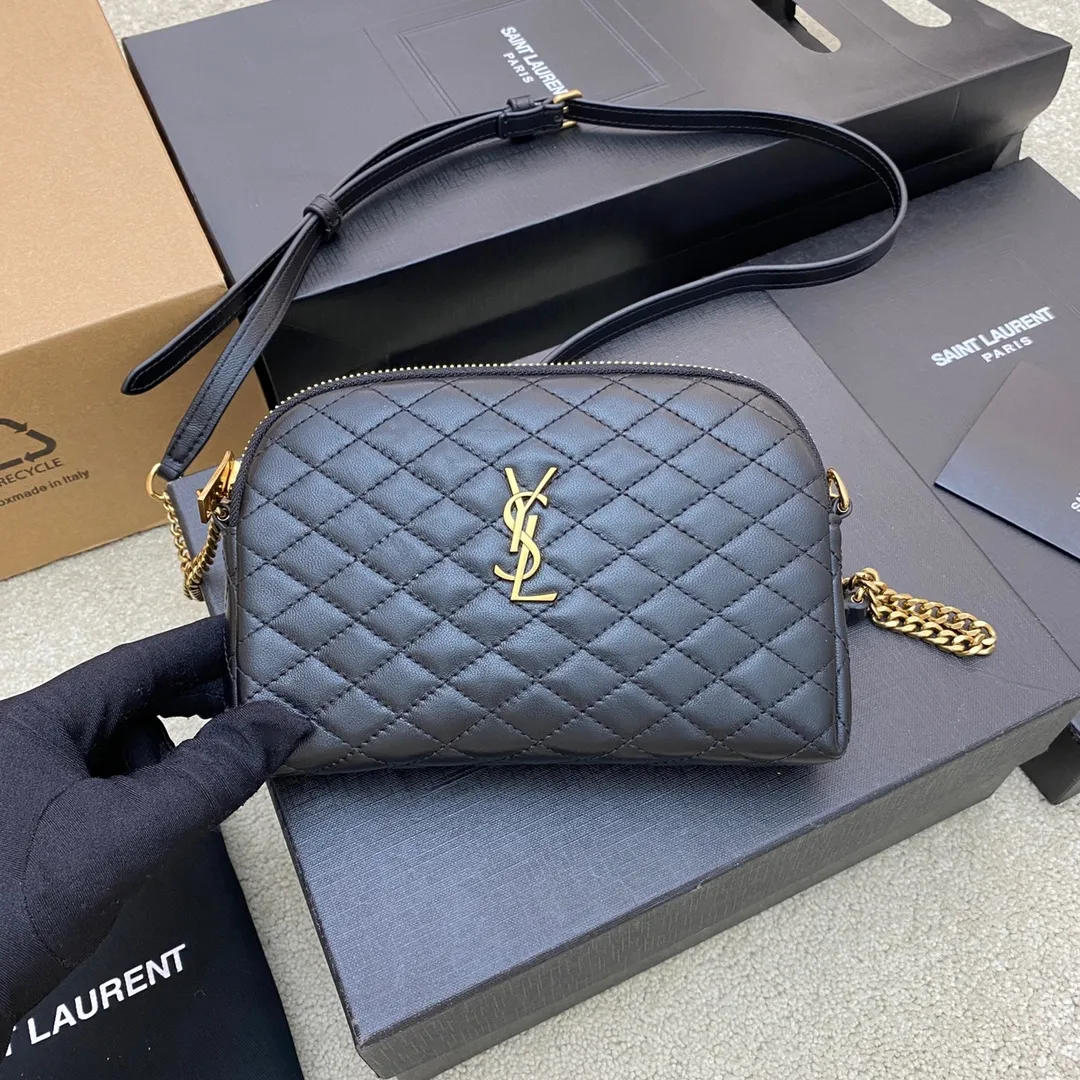 Black sheepskin/gold 🌈YSL's new GABY quilted sheepskin chain shell bag, equipped with classic YSL logo, soft original sheepskin material, adjustable chain length: 57cm, light bronze metal hardware, sheepskin lining👍 Model: 733667 [original leather] Size: 13x9x3.5cm🌺🌺🌺65672090
