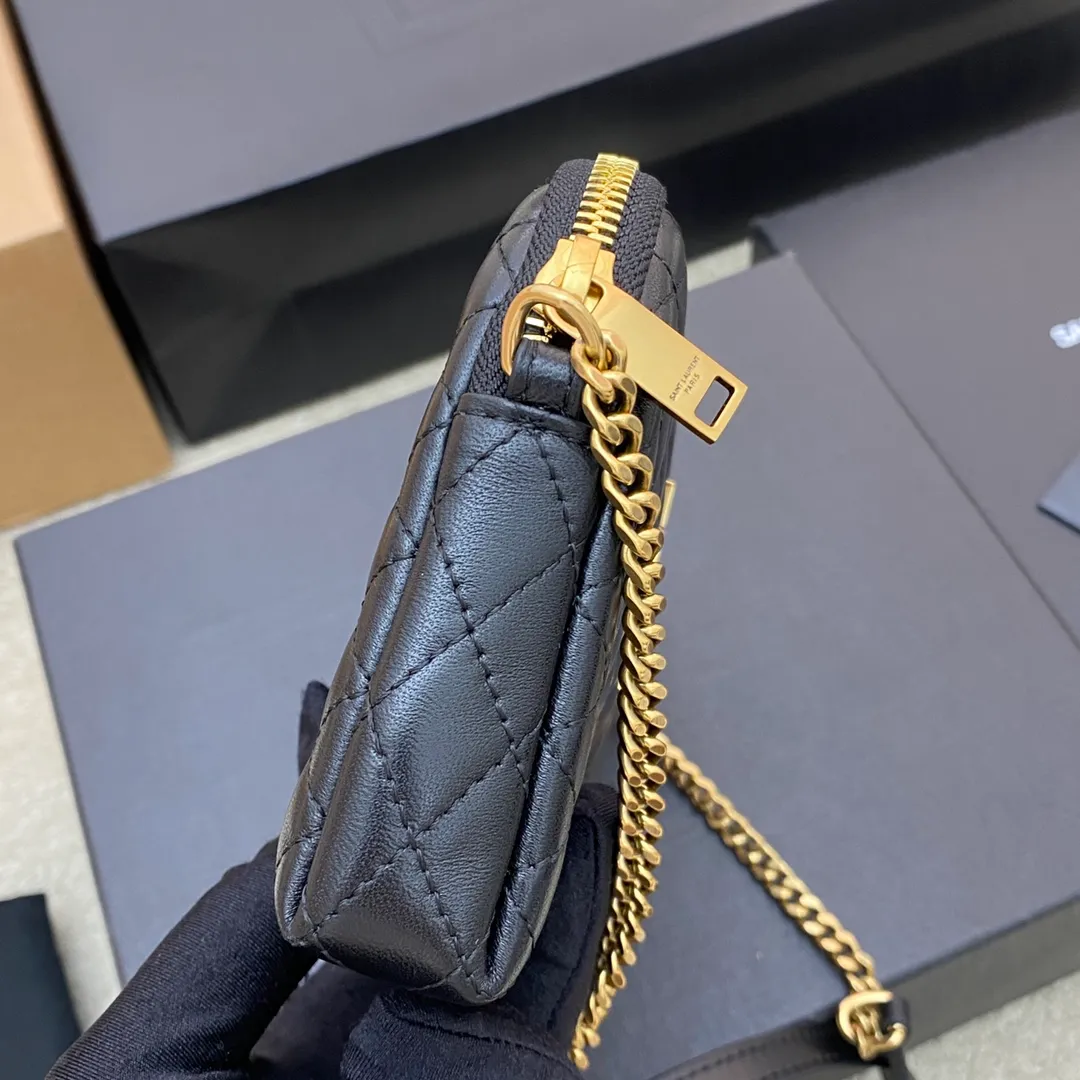 Black sheepskin/gold 🌈YSL's new GABY quilted sheepskin chain shell bag, equipped with classic YSL logo, soft original sheepskin material, adjustable chain length: 57cm, light bronze metal hardware, sheepskin lining👍 Model: 733667 [original leather] Size: 13x9x3.5cm🌺🌺🌺65672090