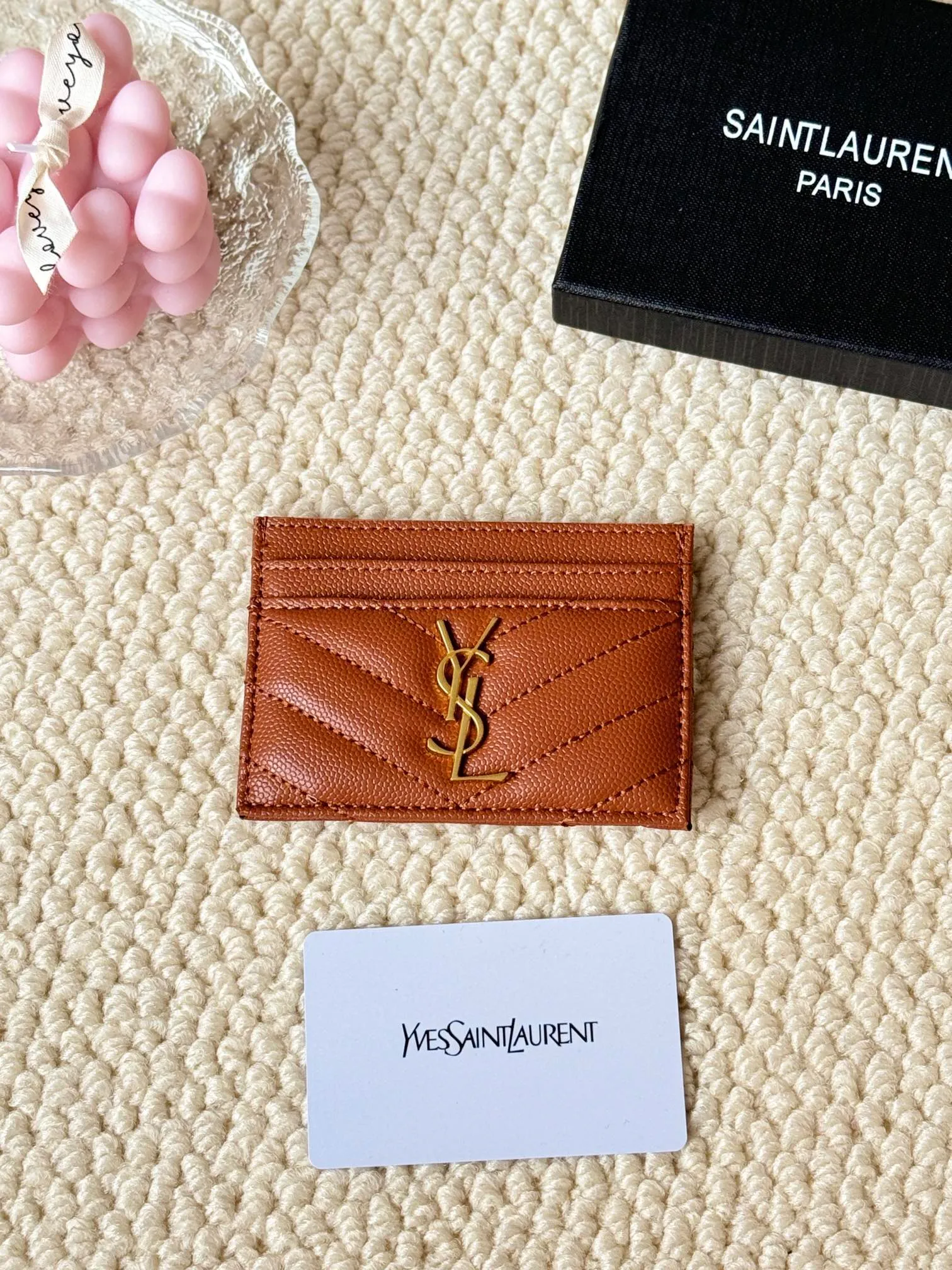 💰100 ysl Yves Saint Laurent's most classic genuine card bag, with sheepskin microfiber lining, jacquard embossed stitching sheepskin credit card holder, metal interlocking YSL logo original single-pair hardware, copied details Style number: 423291 Size: 10.5×7.5×0.5cm