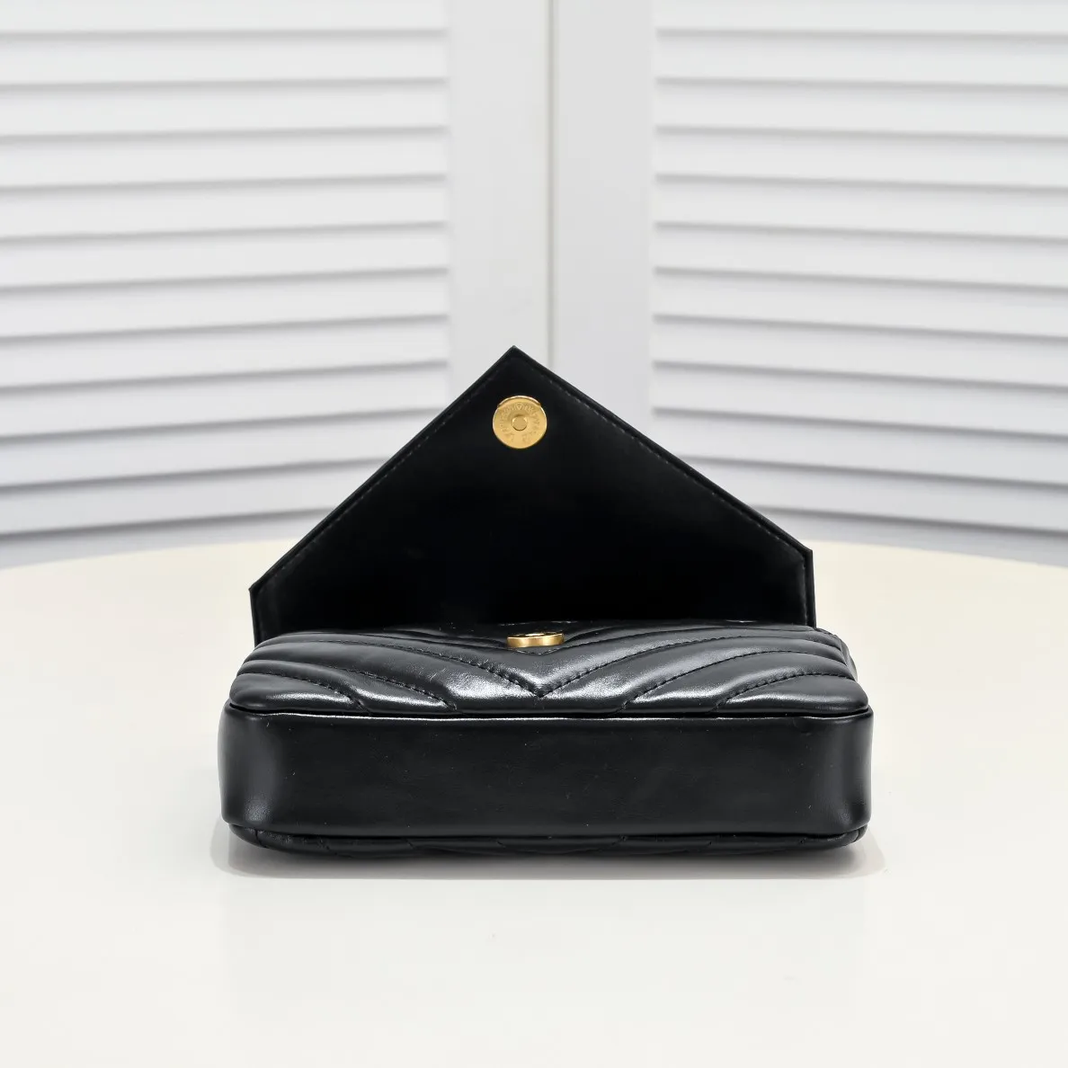 💰400￥YSL-2024 Mini Small Waste Bag Ten Thousand Years Messenger Bag, a hot and popular style, a street photography artifact, the first choice style of many celebrities and Hollywood goddesses, it looks good no matter how you wear it, and it doesn’t feel out of place. It looks casual and handsome when paired with casual wear, elegant and luxurious when paired with formal wear, a bag that can be carried on any occasion! ! This year’s it bag has to be you! Model: 8018 Size: 20-14-4.5cm