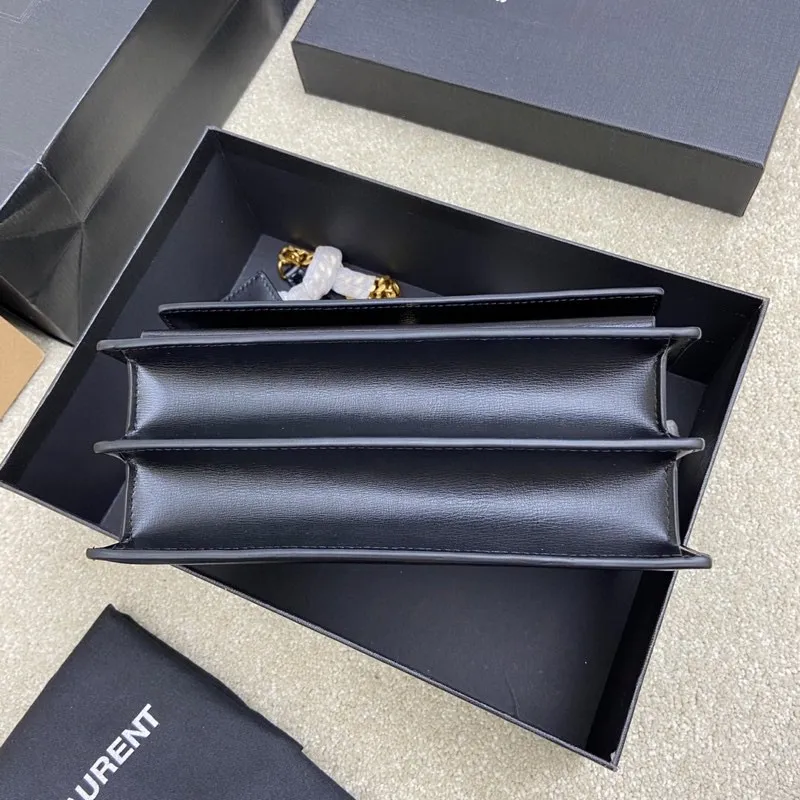 💰1500 black hand-rubbed/antique gold 🌈𝑺𝒖𝒏𝒔𝒆𝒕 𝟮𝟮𝒄𝒎#Classic cowhide hand-rubbed postman shoulder crossbody bag! Original leather version! High-quality genuine leather, genuine mold-making hardware, pursuing every detail, striving to be infinitely close to the genuine product👍20210750 Size: 22x8x16cm Model: 442906 [Original leather]