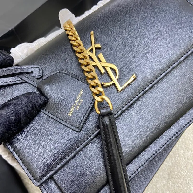 💰1500 black hand-rubbed/antique gold 🌈𝑺𝒖𝒏𝒔𝒆𝒕 𝟮𝟮𝒄𝒎#Classic cowhide hand-rubbed postman shoulder crossbody bag! Original leather version! High-quality genuine leather, genuine mold-making hardware, pursuing every detail, striving to be infinitely close to the genuine product👍20210750 Size: 22x8x16cm Model: 442906 [Original leather]