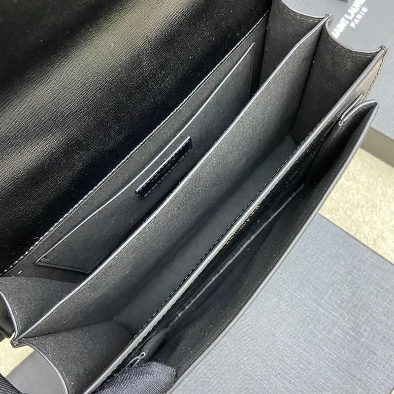 💰1500 black hand-rubbed/antique gold 🌈𝑺𝒖𝒏𝒔𝒆𝒕 𝟮𝟮𝒄𝒎#Classic cowhide hand-rubbed postman shoulder crossbody bag! Original leather version! High-quality genuine leather, genuine mold-making hardware, pursuing every detail, striving to be infinitely close to the genuine product👍20210750 Size: 22x8x16cm Model: 442906 [Original leather]
