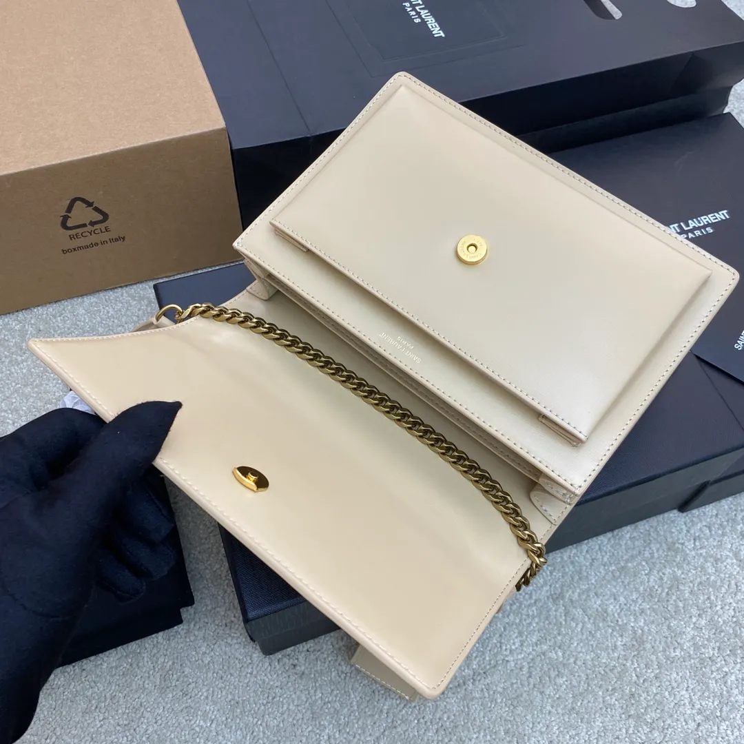 💰1500 Apricot toothpick pattern/gold 🌈𝑺𝒖𝒏𝒔𝒆𝒕 𝟮𝟮𝒄𝒎#Classic luxury toothpick pattern sunset bag original leather version! Friends who like toothpick pattern bags cannot miss this one! High-quality genuine leather, genuine mold-making hardware, pursuing every detail, striving to be infinitely close to genuine 👍20210750 Size: 22x8x16cm Model: 442906 [Original leather]