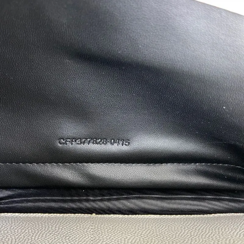 White ball-grained leather/gold buckle 🌈MONOGRAM caviar pattern original leather version envelope bag👍A super practical small bag, the most classic style 👏100% original cowhide with fine handcrafting; customized metal Y family logo highlights personality; flip-top design ensures safety of use; small bag has large capacity, with 20 card slots, two banknote compartments, two central compartments, and an inner zipper bag to hold everything‼ ️20210630 Model: 360452 [original leather] Size: 22.5*14*4cm