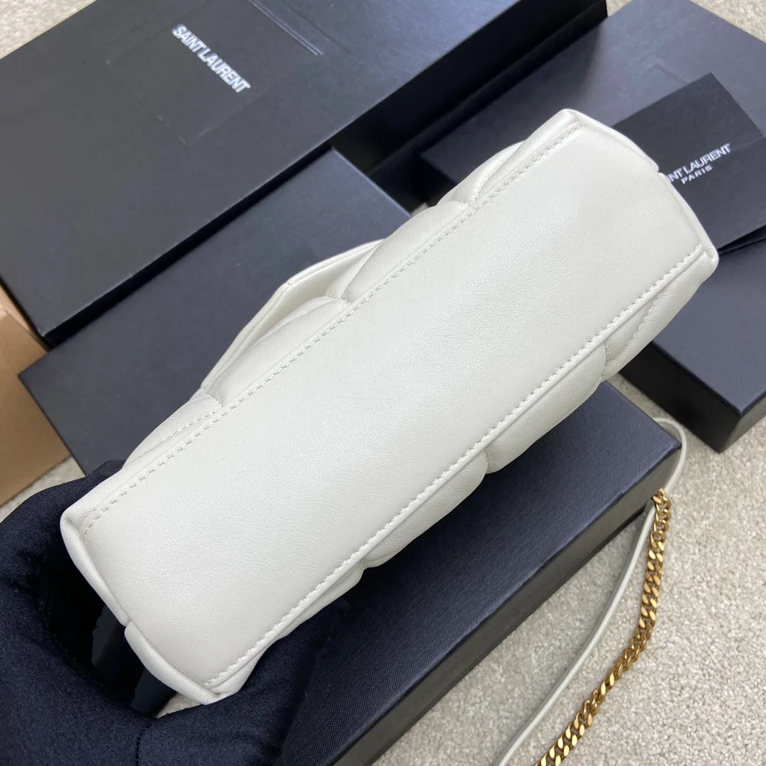 White sheepskin/antique gold hardware 🌈Super popular LOULOU PUFFER small quilted lambskin bag🐏 Made of original genuine leather, soft and delicate to the touch. The bag has an inner zipper pocket for mobile phones and valuables, and a card slot for cards. In addition, there are no extra inner pockets, small and exquisite 👍20210700 Size: 23*15.5*5.8cm Model: 620333 [original leather]