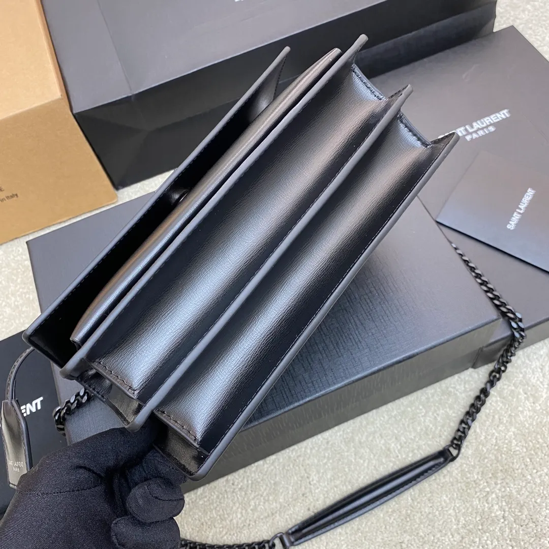 💰1500 black toothpick pattern/black chain 🌈𝑺𝒖𝒏𝒔𝒆𝒕 𝟮𝟮𝒄𝒎#Classic luxury toothpick pattern sunset bag original leather version! Friends who like toothpick pattern bags cannot miss this one! High-quality genuine leather, genuine mold-making hardware, pursuing every detail, striving to be infinitely close to genuine 👍20210750 Size: 22x8x16cm Model: 442906 [Original leather]