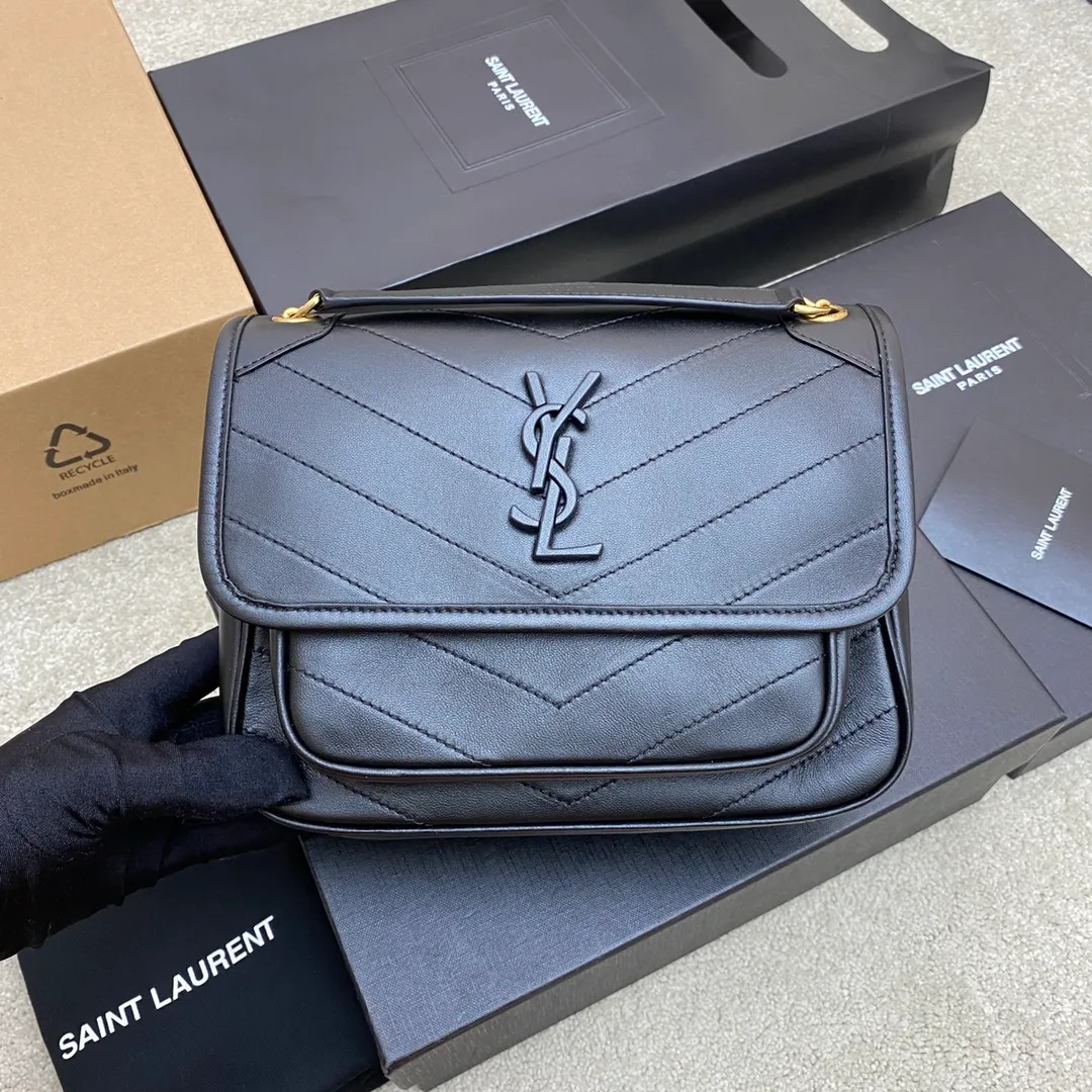 Black sheepskin/gold 🌈New YSL Niki medium size original black plain sheepskin🐏 Very soft to the touch, practical and fashionable! Nlkl's popularity has spread across all major fashion platforms. It can be carried diagonally on one shoulder and is a versatile item! 20230780 Model: 498892 [original leather] Size: 22x16.5x7.5cm